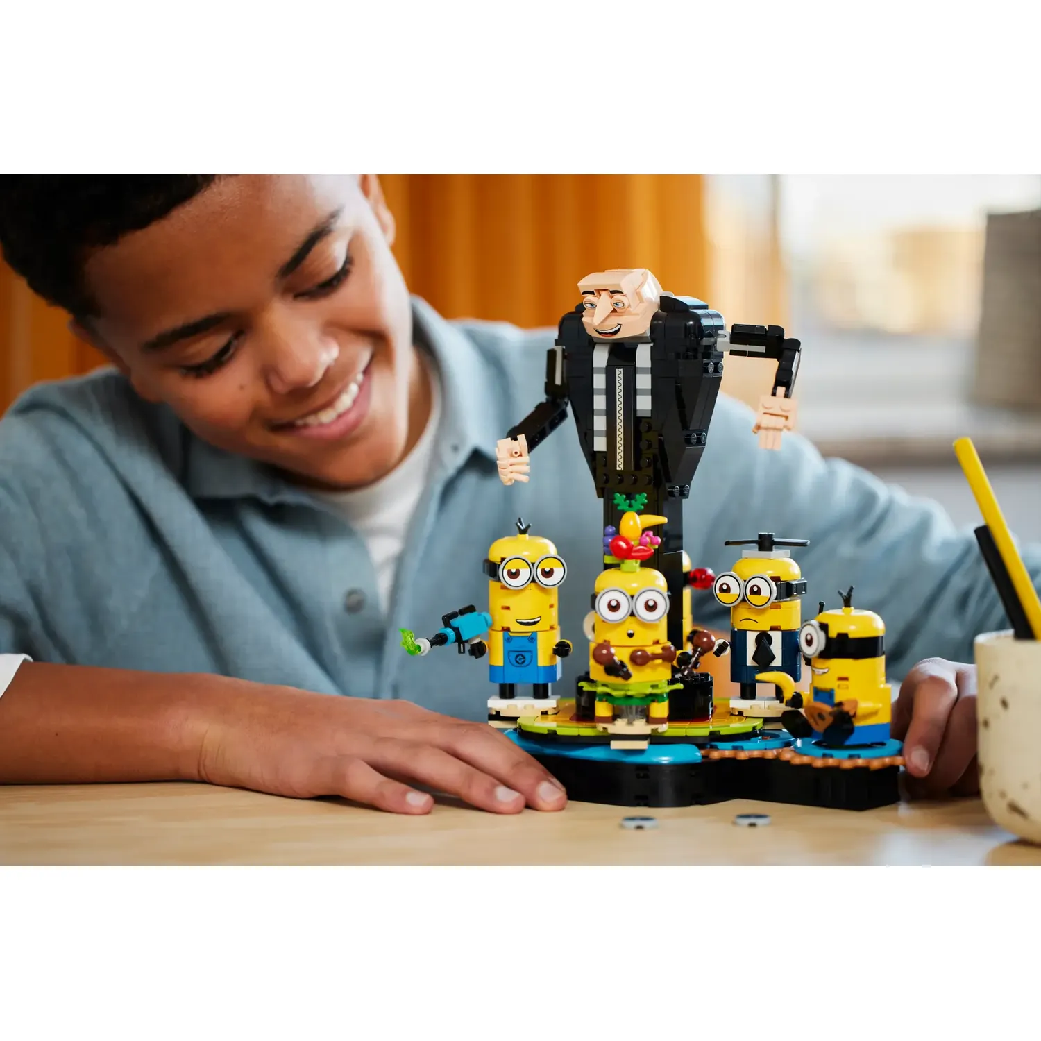 Конструктор LEGO Despicable Me Гру и миньоны из кубиков 839 деталей (75582) - фото 7