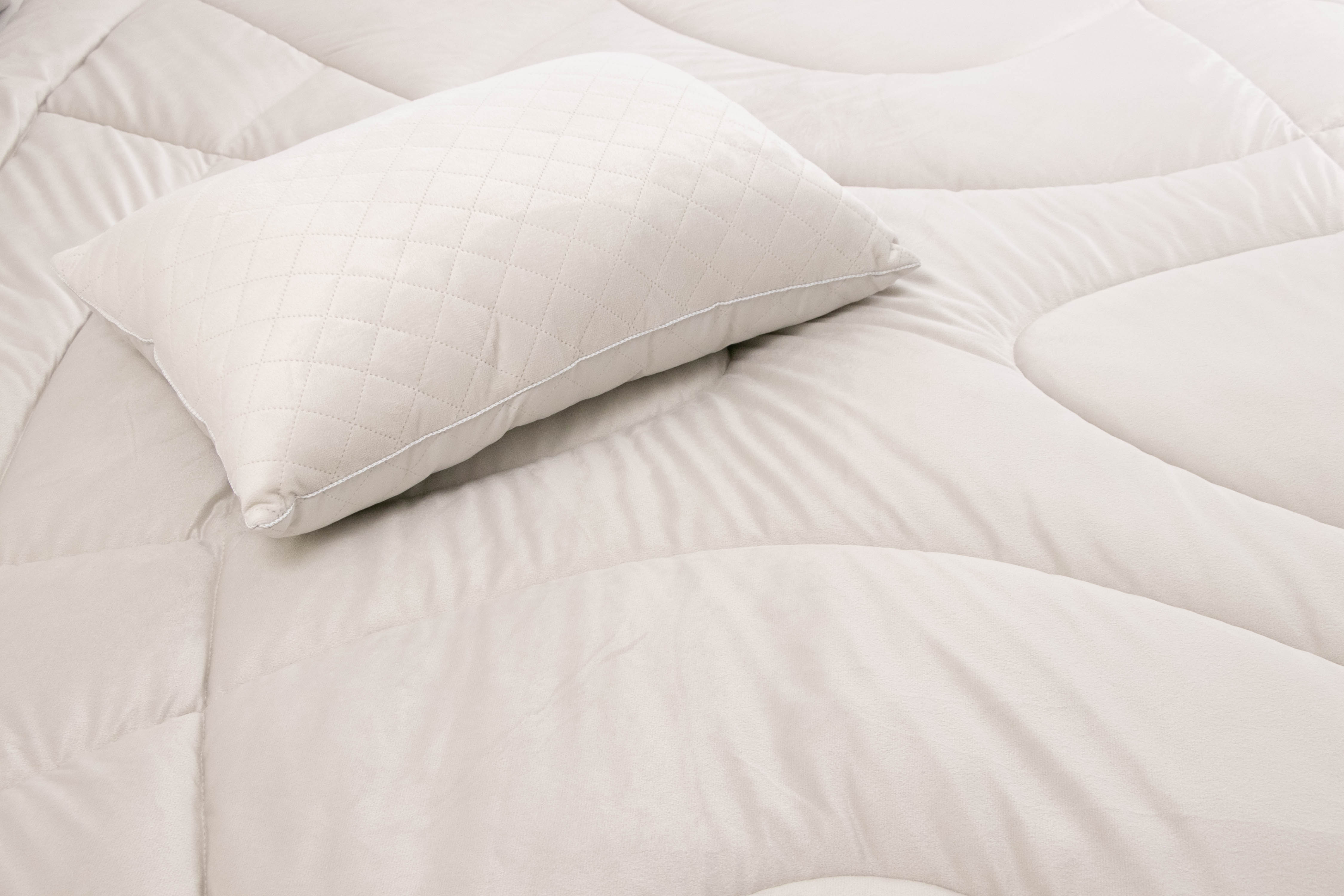 Набор силиконовый Руно Soft Pearl, бежевый: одеяло, 220х200 см + подушка 2 шт., 50х70 см (925.55_Soft Pearl) - фото 6