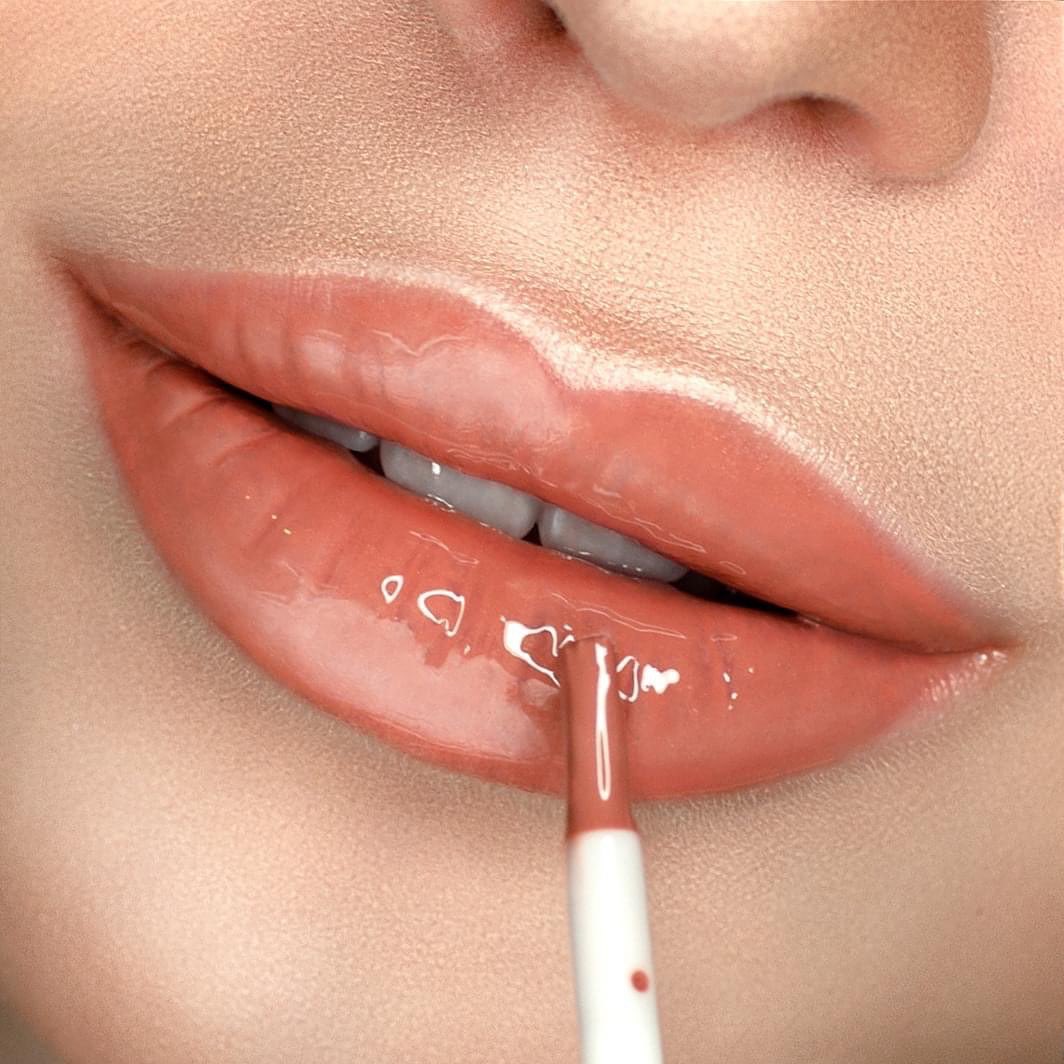 Блеск для губ Make up Factory Vinyl Lip Gloss тон 03 (Electric Nude) 6.5 мл (548305) - фото 3