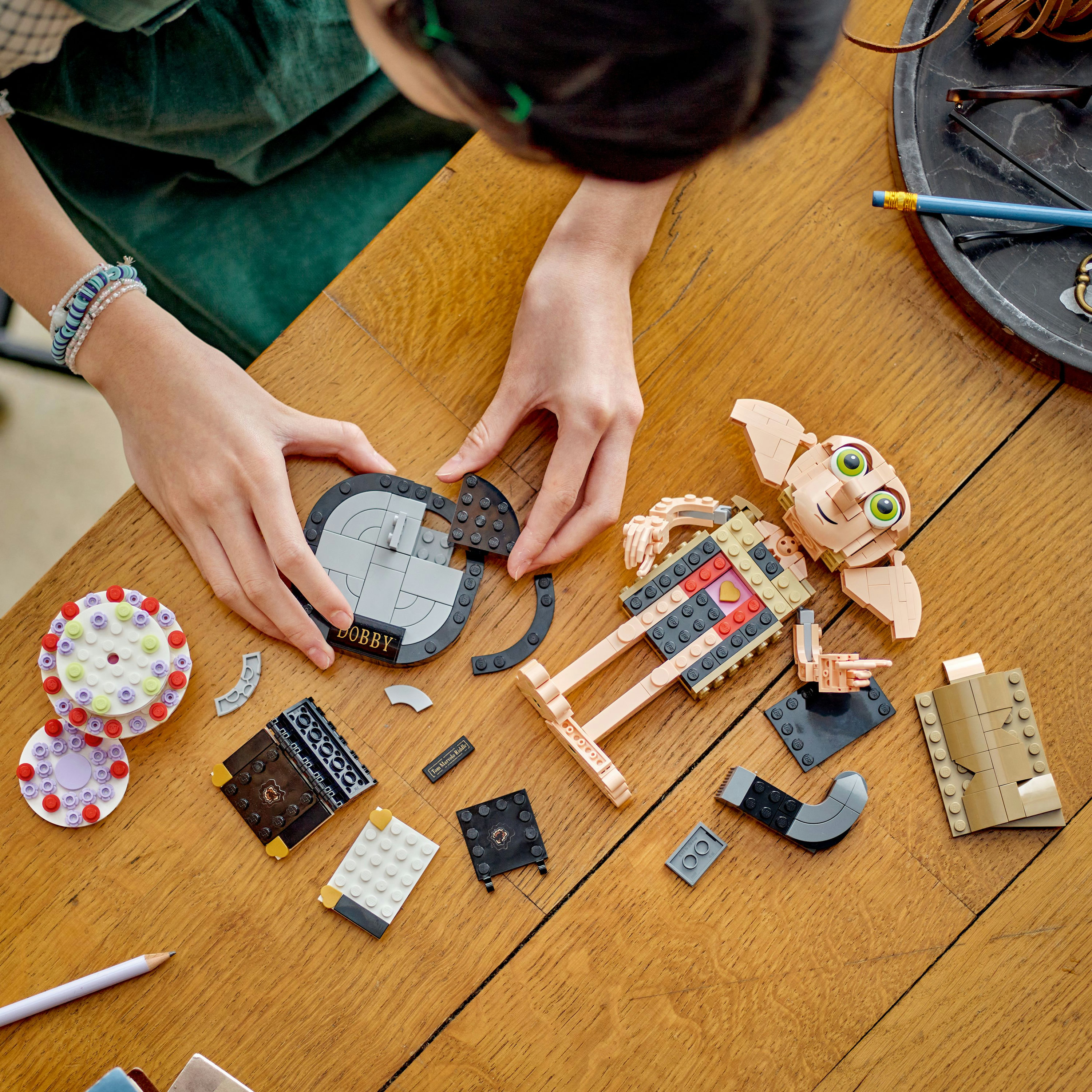 Конструктор LEGO Harry Potter Добі, домашній ельф, 403 деталі (76421) - фото 4