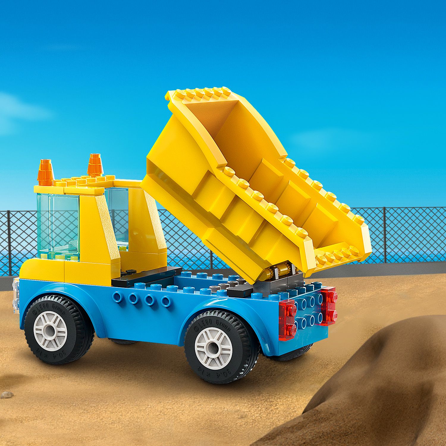 Конструктор LEGO City Строительный грузовик и шаровидный кран-таран., 235 деталей (60391) - фото 7