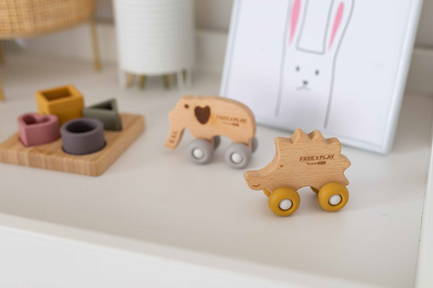 Деревянная игрушка FreeON ежик на силиконовых колесах - фото 3