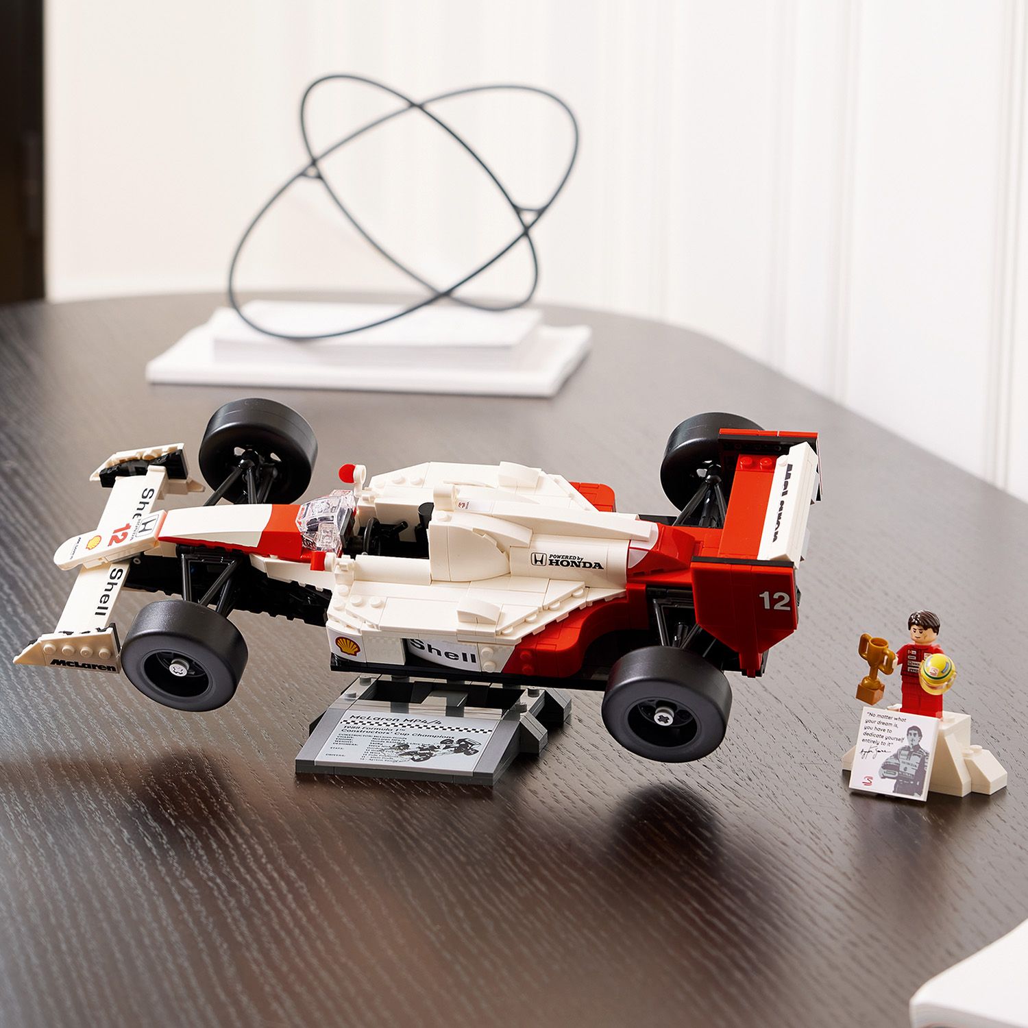 Конструктор LEGO Icons McLaren MP4/4 и Айртон Сенна 693 деталей (10330) - фото 5