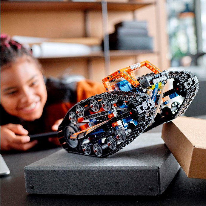 Конструктор LEGO Technic Машина-трансформер на дистанционном управлении, 772 деталей (42140) - фото 4