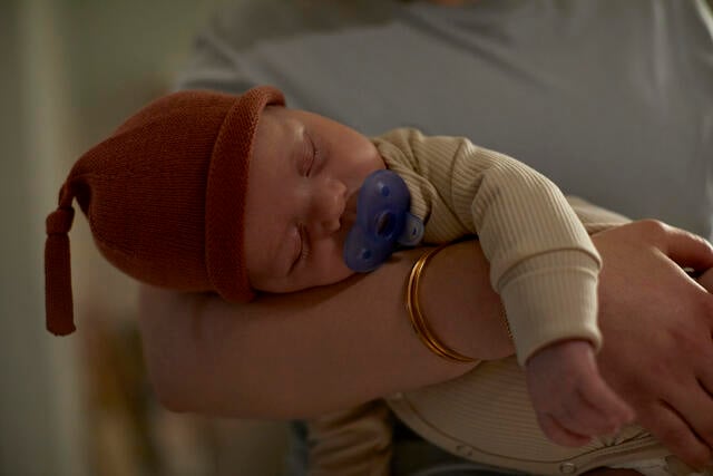 Пустышка силиконовая Philips Avent Soothie для новорожденных, 0-6 месяцев, голубой, 2 шт. (SCF099/21) - фото 8
