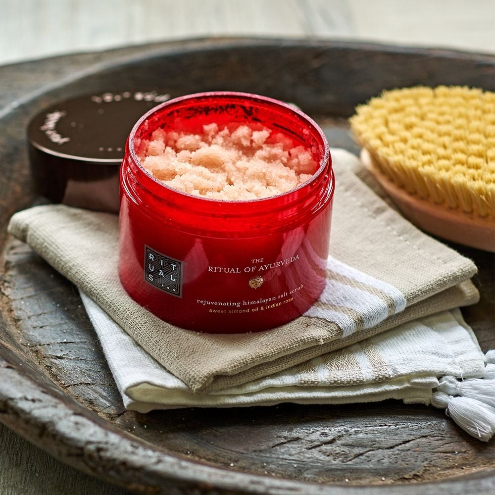 Сольовий скраб для тіла Rituals The Ritual Of Ayurveda Salt Body Scrub 300 г - фото 4