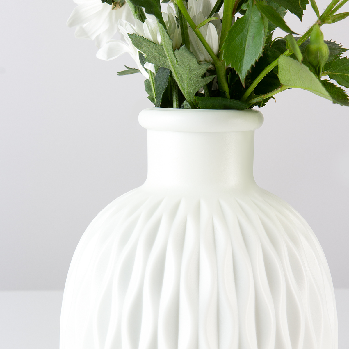 Ваза декоративна МВМ My Home, 15 см, біла (DH-FLOWERS-09 WHITE) - фото 2