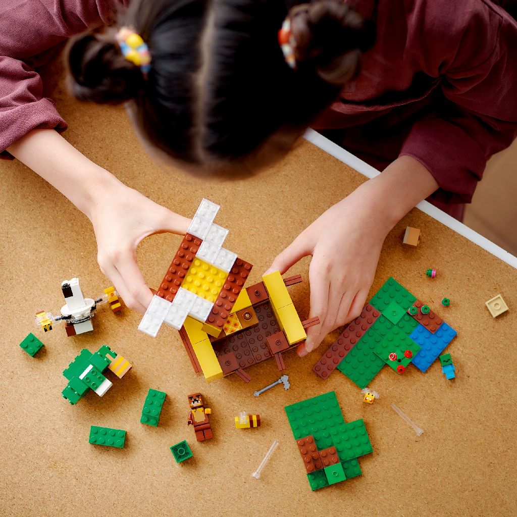 Конструктор LEGO Minecraft Бджолиний котедж, 254 деталі (21241 ) - фото 6