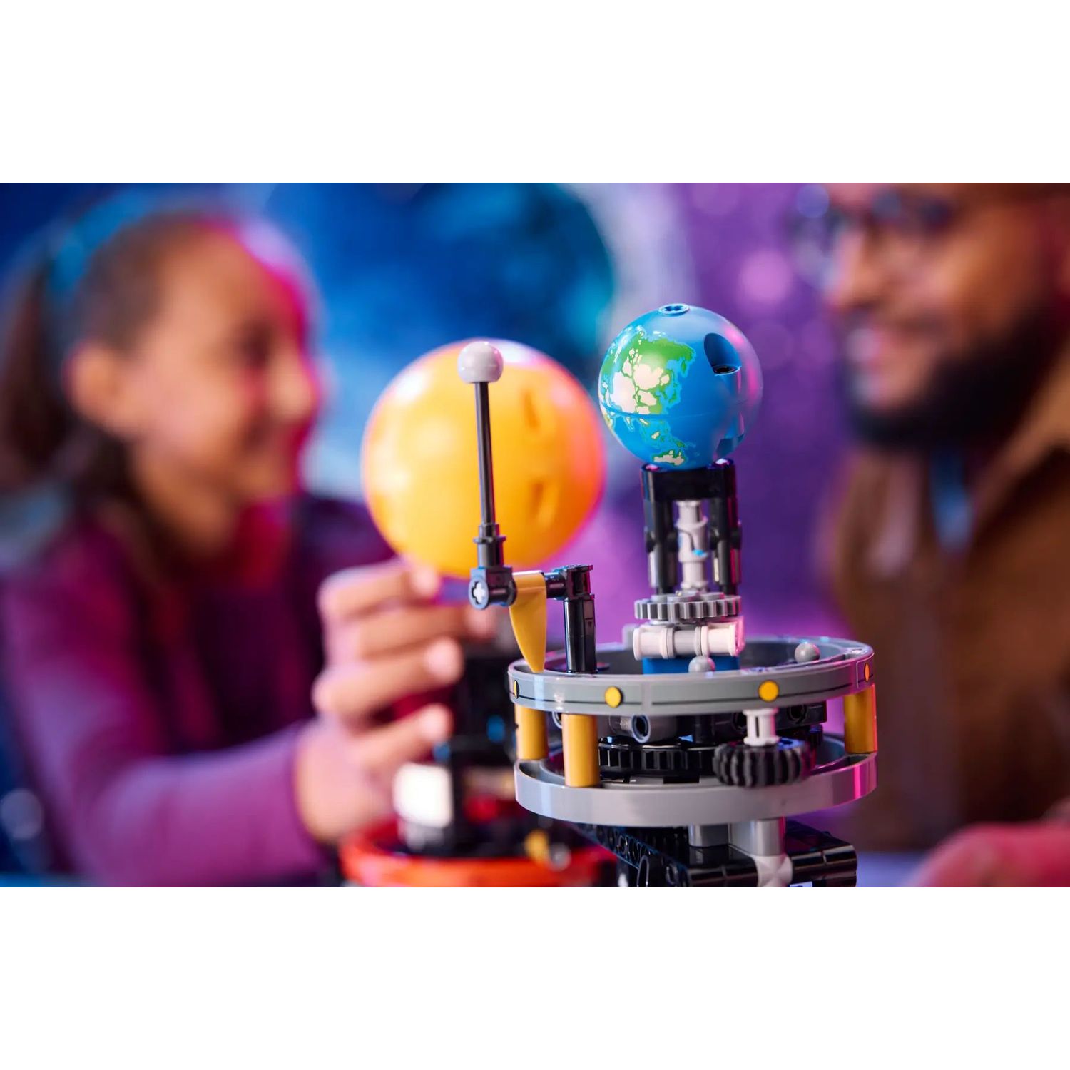 Конструктор LEGO Technic Земля та Місяць на орбіті 526 деталей (42179) - фото 9