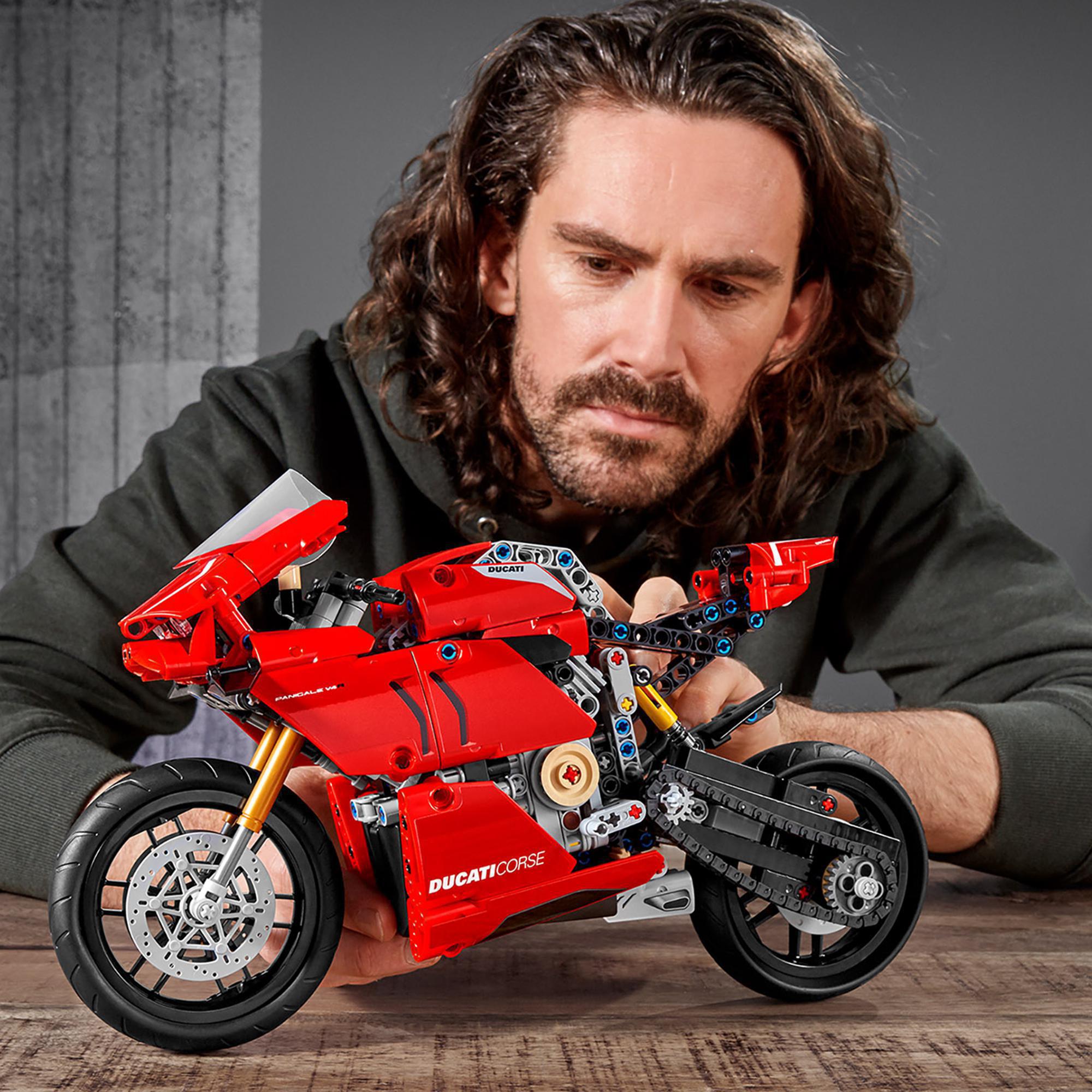 Конструктор LEGO Technic Ducati Panigale V4 R, 646 деталей (42107) - фото 11