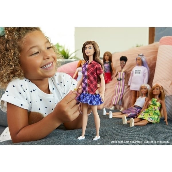 Кукла Barbie Модница в клетчатом платье (GHW53) - фото 5