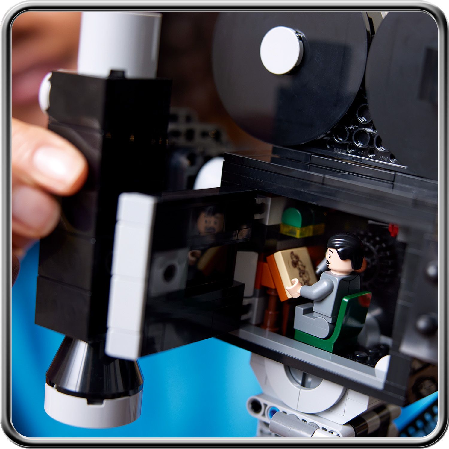 Конструктор LEGO Disney Камера вшанування Уолта Діснея, 811 деталей (43230) - фото 7