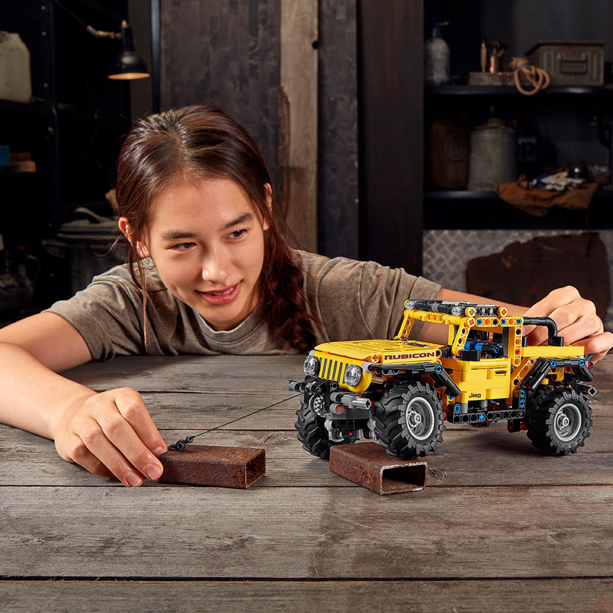 Конструктор LEGO Technic Jeep Wrangler, 665 деталей (42122) - фото 10