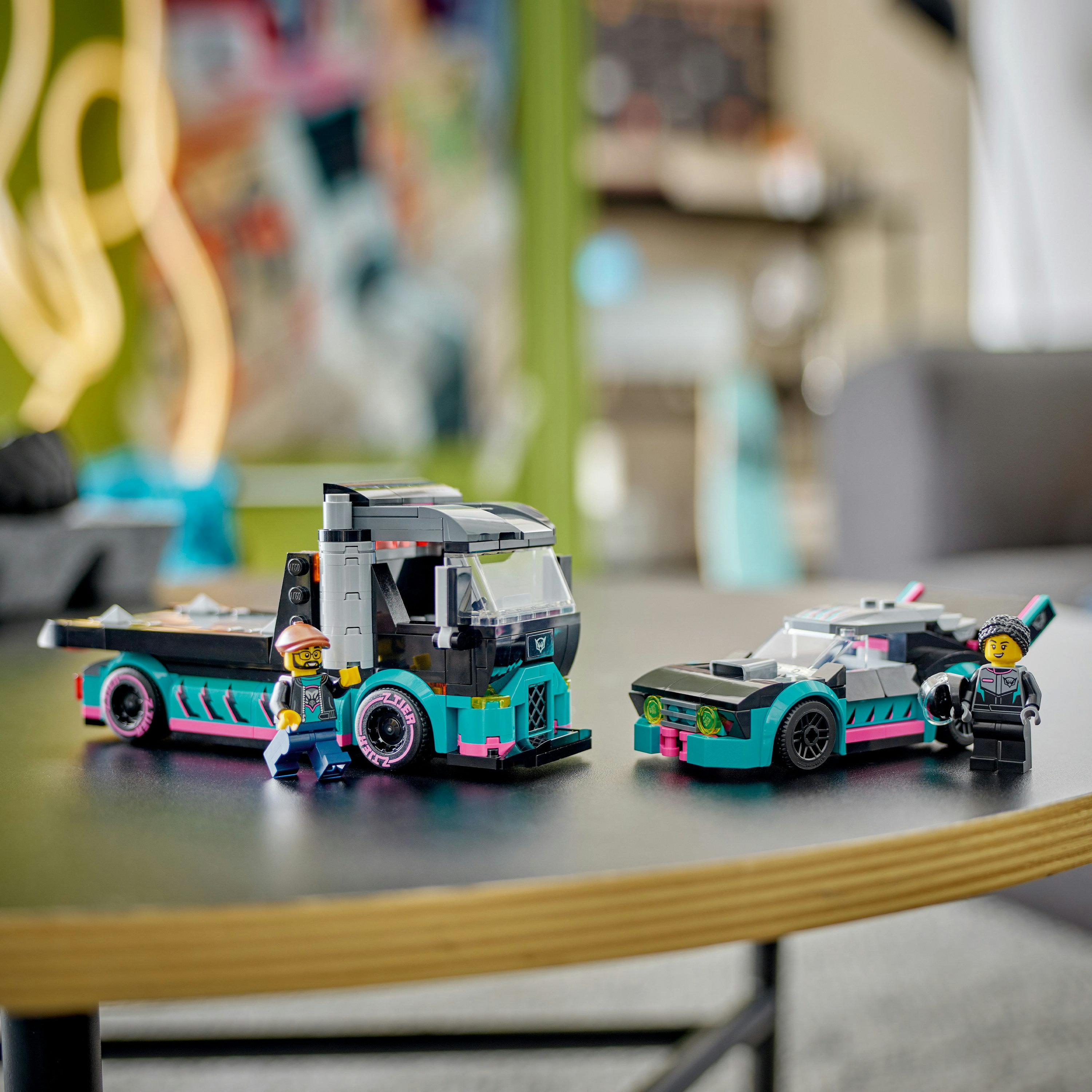 Конструктор LEGO City Автомобиль для гонок и автовоз 328 деталей (60406) - фото 6