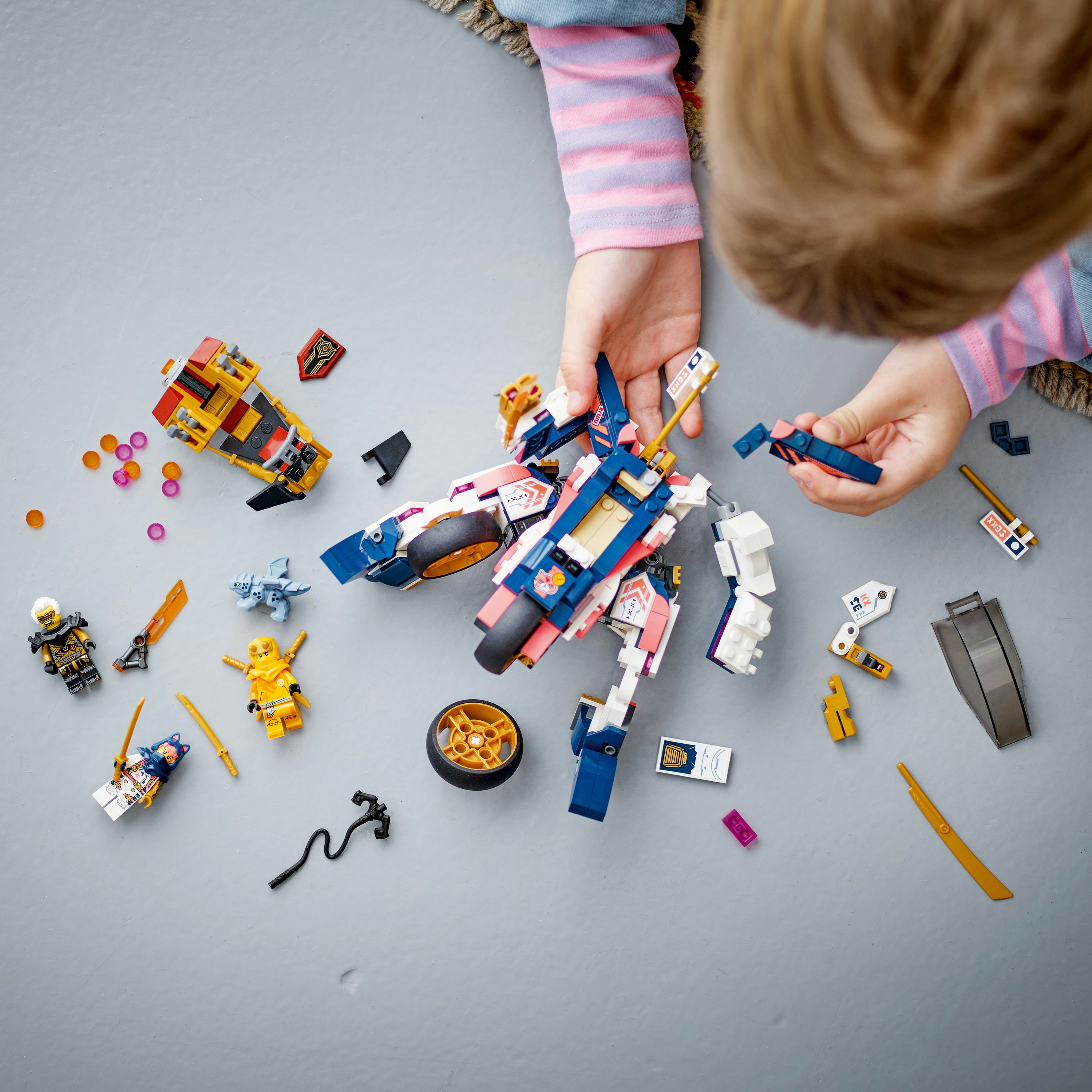 Конструктор LEGO Ninjago Гоночный робобайк-трансформер Соры, 384 детали (71792) - фото 3