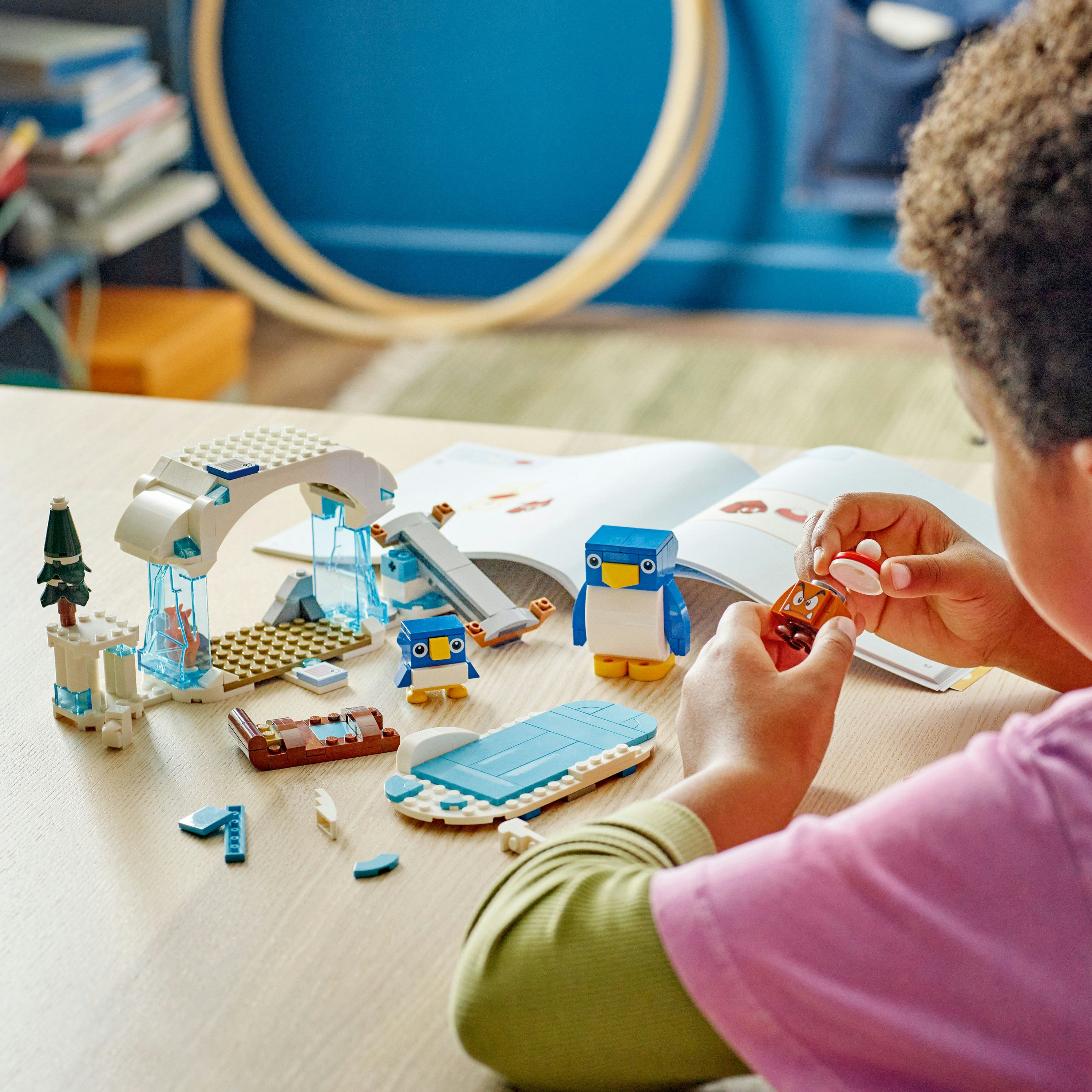 Конструктор LEGO Super Mario Снігова пригода родини penguin. Додатковий набір 228 деталей (71430) - фото 4