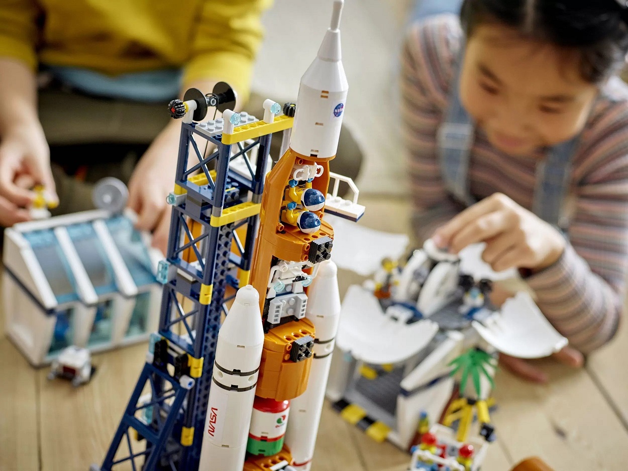 Конструктор LEGO City Космодром, 1010 деталей (60351) - фото 9
