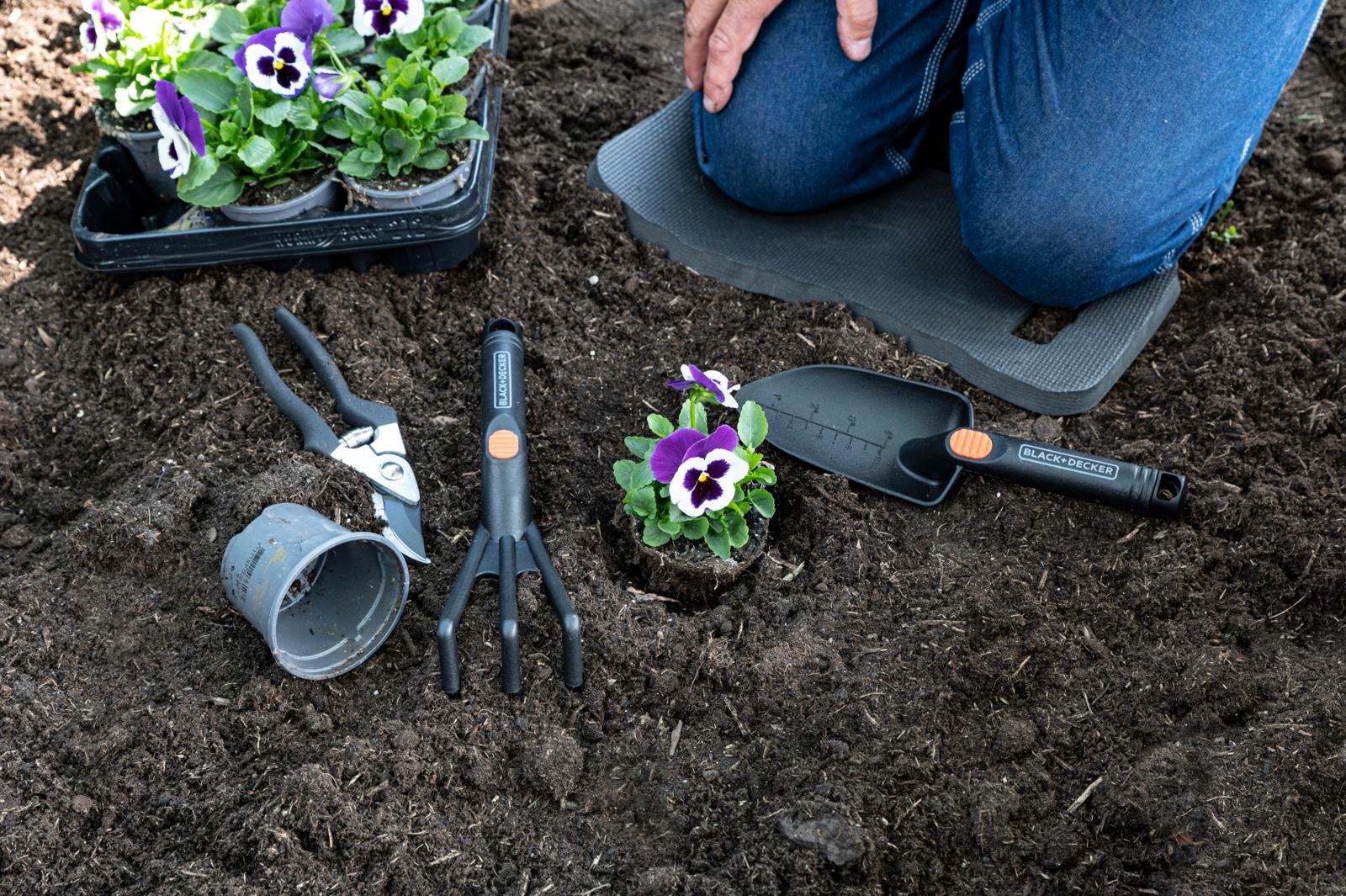 Набор садовых инструментов Black+Decker 4 предмета - фото 11