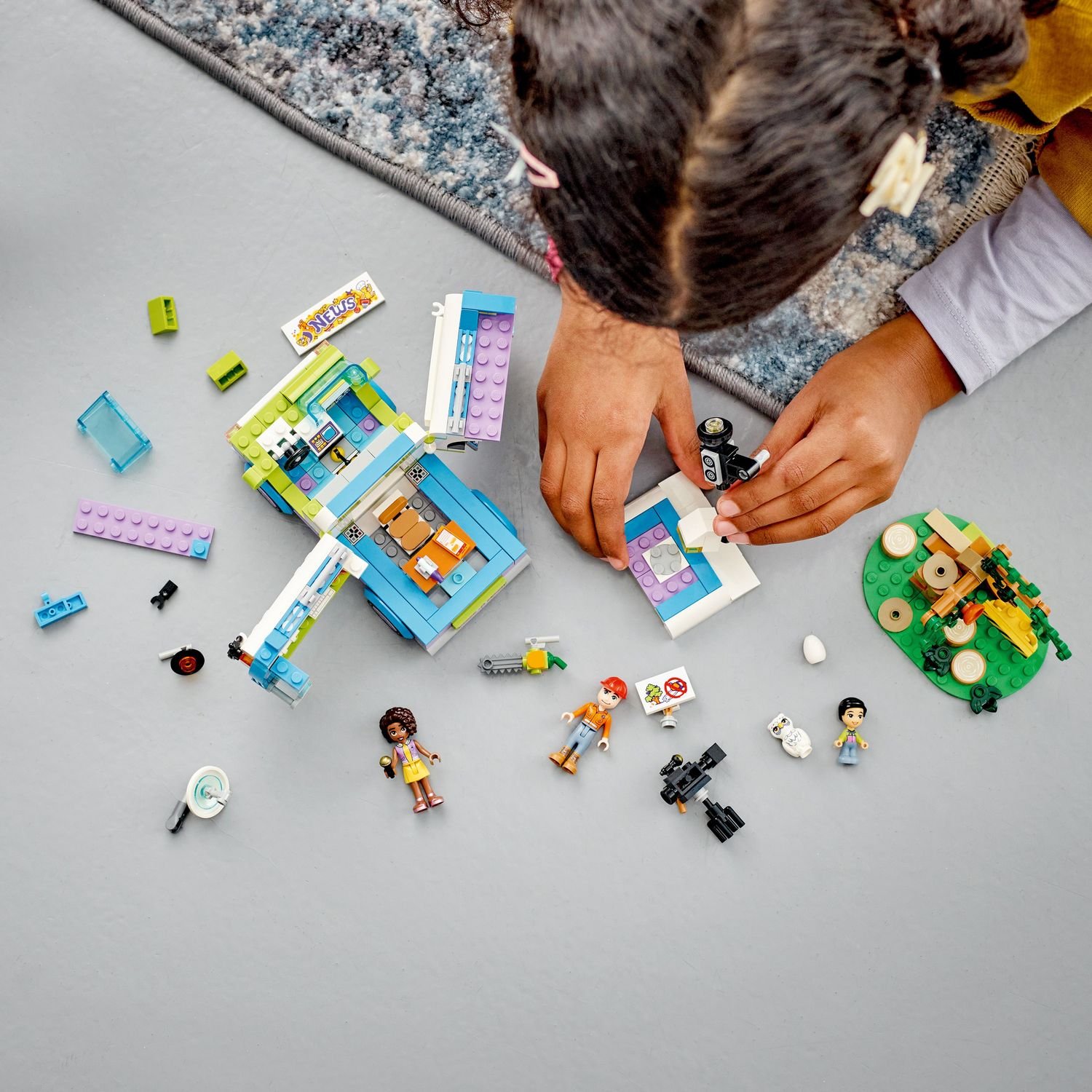 Конструктор LEGO Friends Фургон новостной редакции, 446 деталей (41749) - фото 14