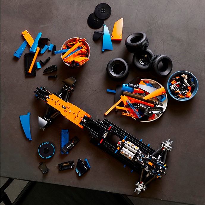 Конструктор LEGO Technic Гоночный автомобиль McLaren Formula, 1432 деталей (42141) - фото 10