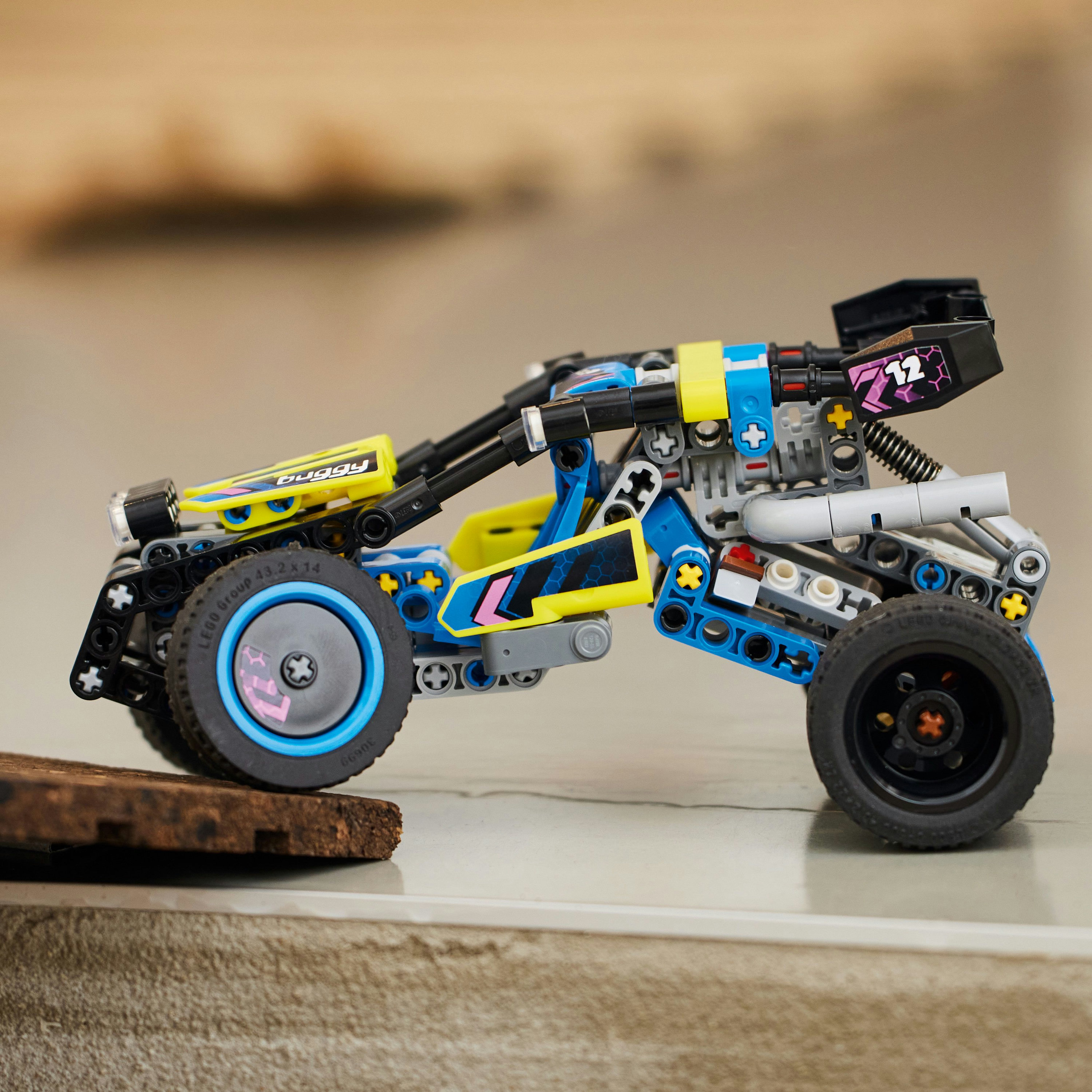 Конструктор LEGO Technic Внедорожник багги для гонок 219 детали (42164) - фото 5