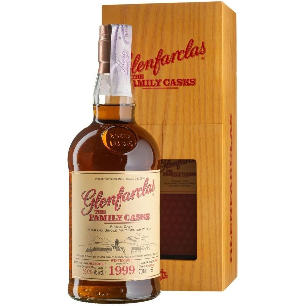 Виски Glenfarclas The Family Cask 1999 S22 #5212 Single Malt Scotch Whisky 55.3% 0.7 л в деревянной коробке - фото 1