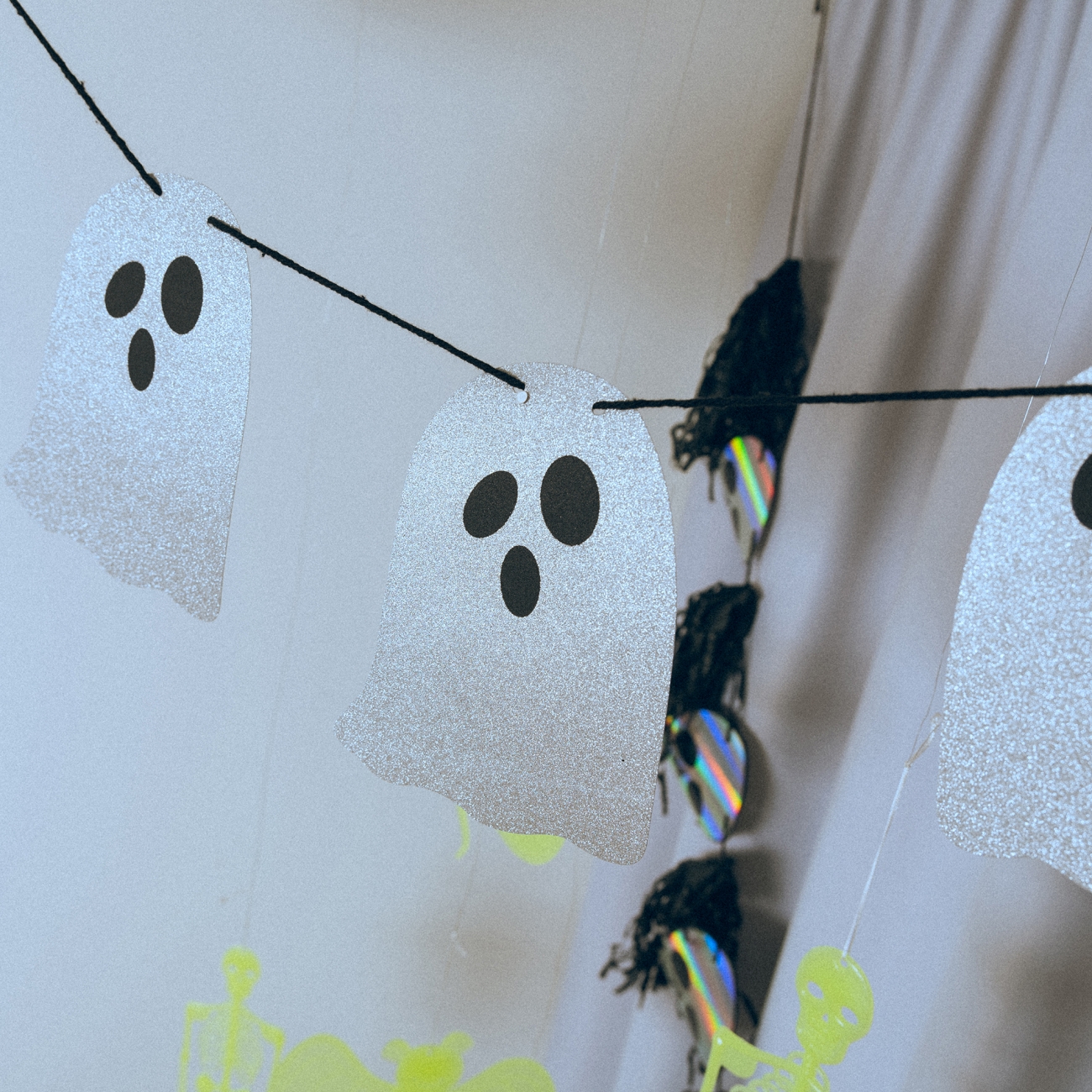 Гірлянда паперова фігурна Yes! Fun Halloween Привиди гліттер, 3 м (801189) - фото 3