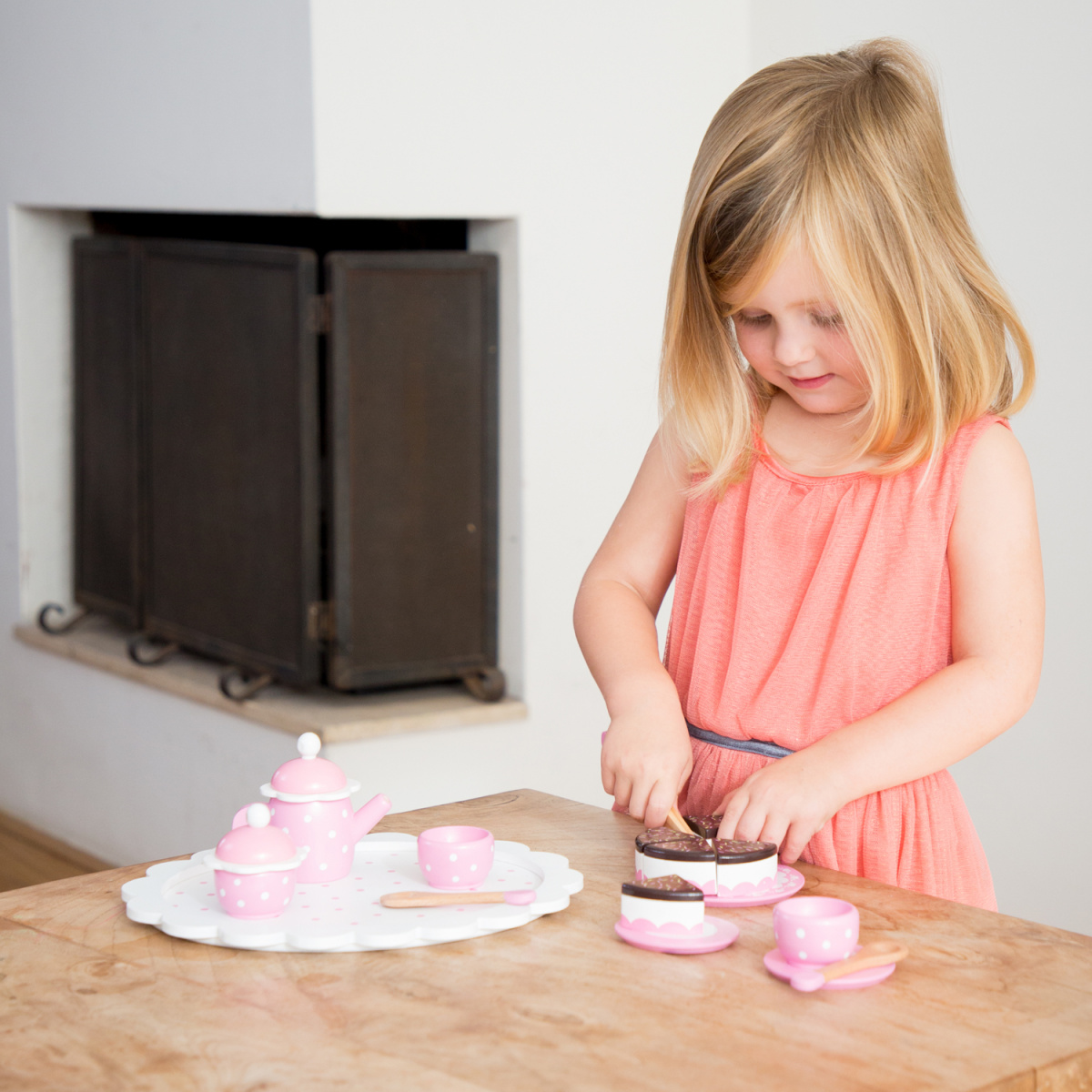 Игрушечная посуда New Classic Toys Чайный набор, розовый (10620) - фото 3