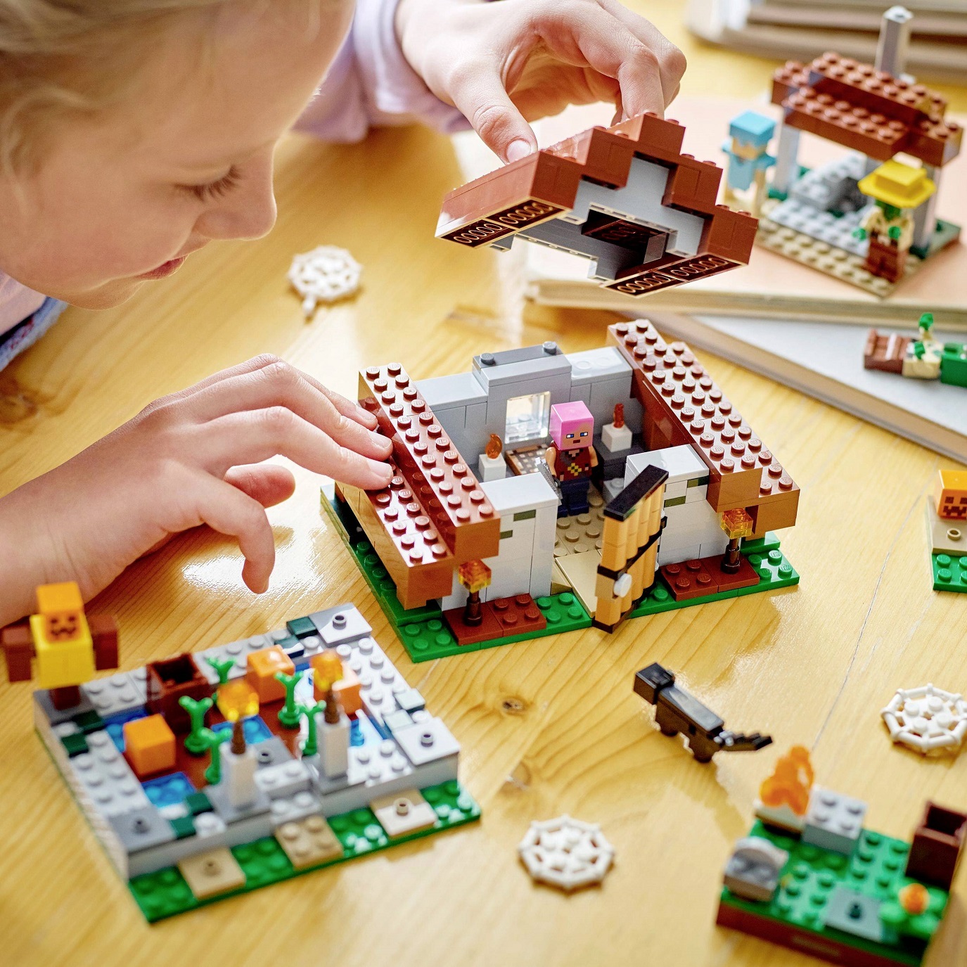 Конструктор LEGO Minecraft Заброшенная деревня, 422 детали (21190) - фото 8