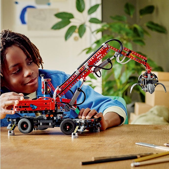 Конструктор LEGO Technic Оброблювач матеріалів, 835 деталей (42144) - фото 8