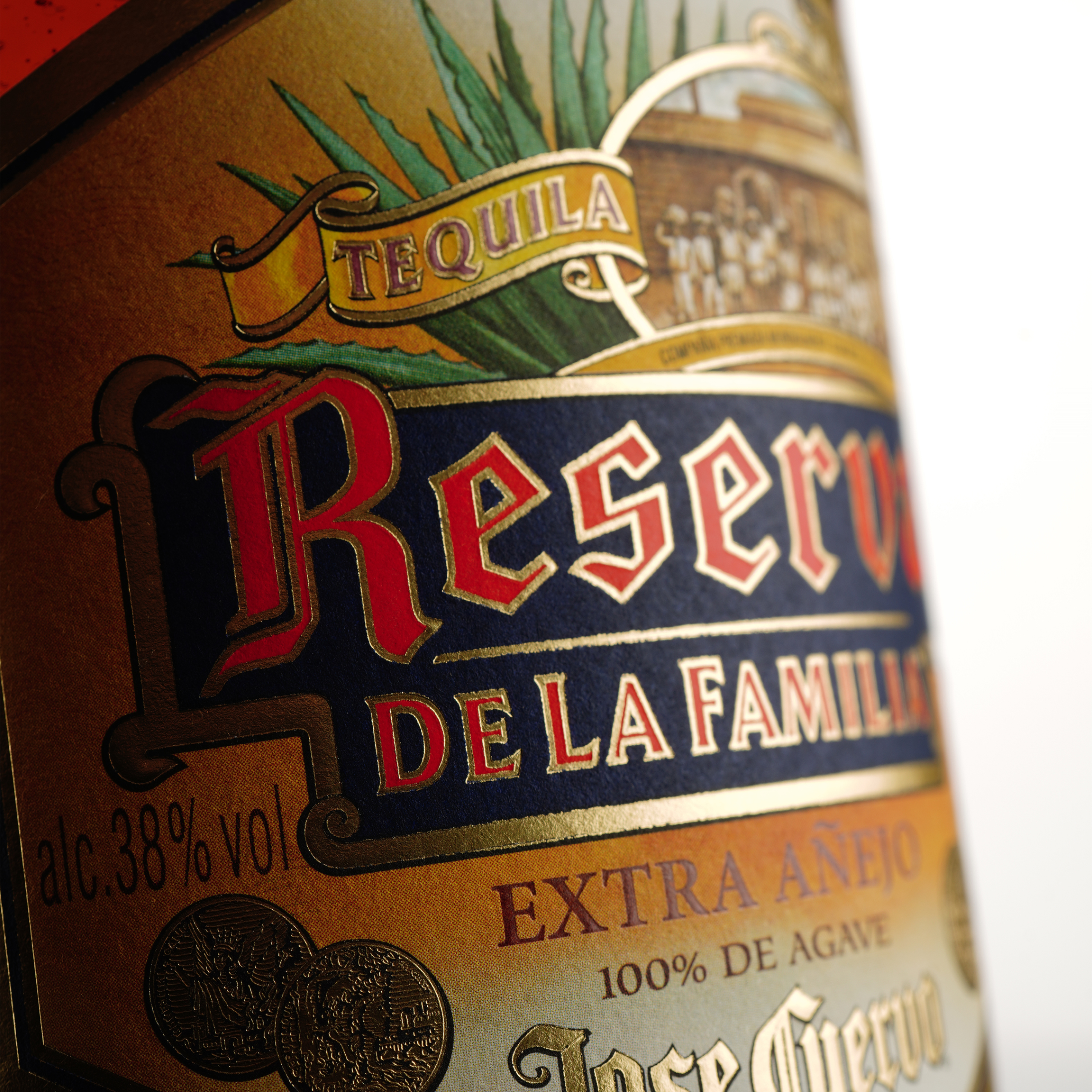 Текила Jose Cuervo Reserva de la Familia 100% Agave 38% 0.7 л в