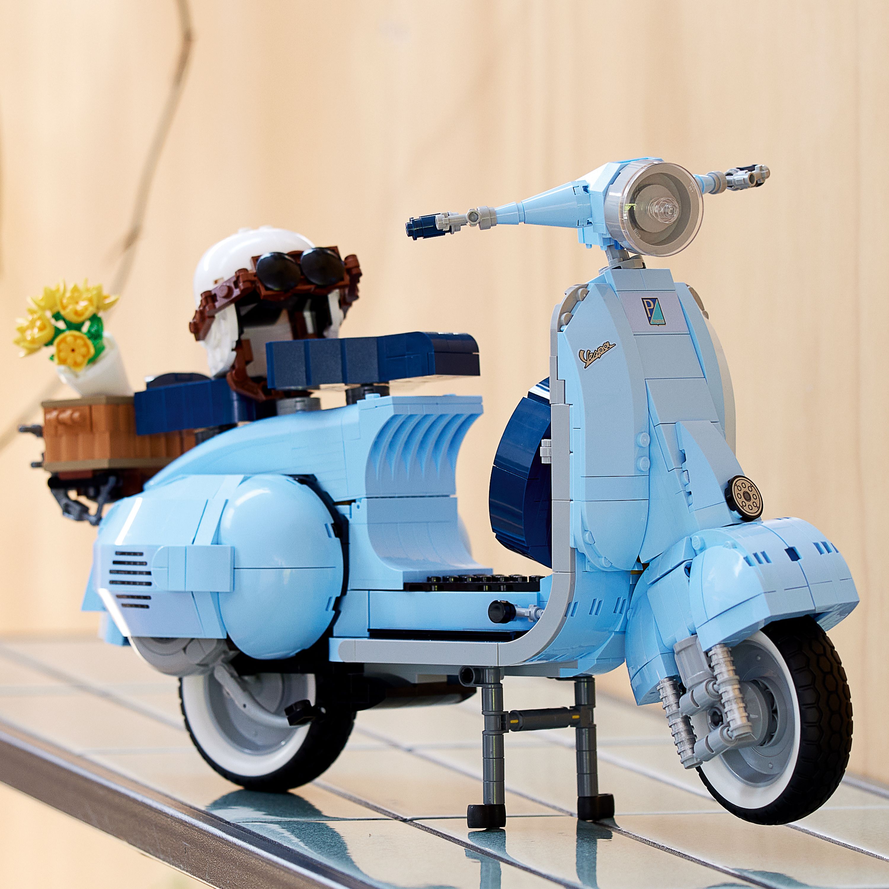 Конструктор LEGO Creator expert Vespa 125, 1106 деталей (10298) - фото 7