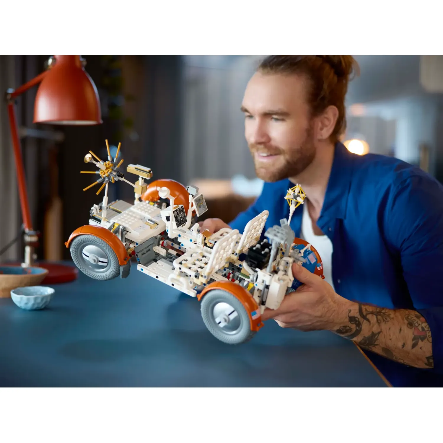 Конструктор LEGO Technic Лунный автомобиль NASA Apollo 1913 деталей (42182) - фото 12