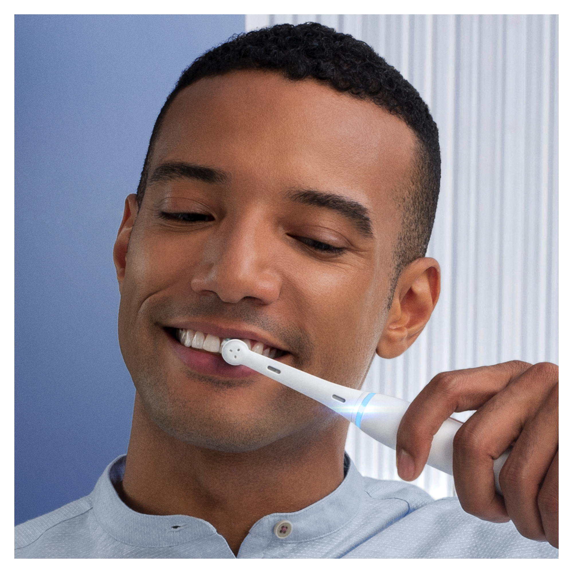 Електрична зубна щітка Oral-B iO Series 7 iOM7.1A1.1BD 3758 White alabaster - фото 4
