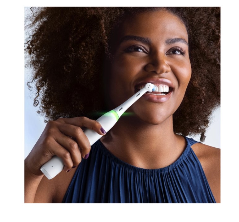 Набір електричних зубних щіток Oral-B Braun iO3 чорна та блакитна + футляр - фото 8