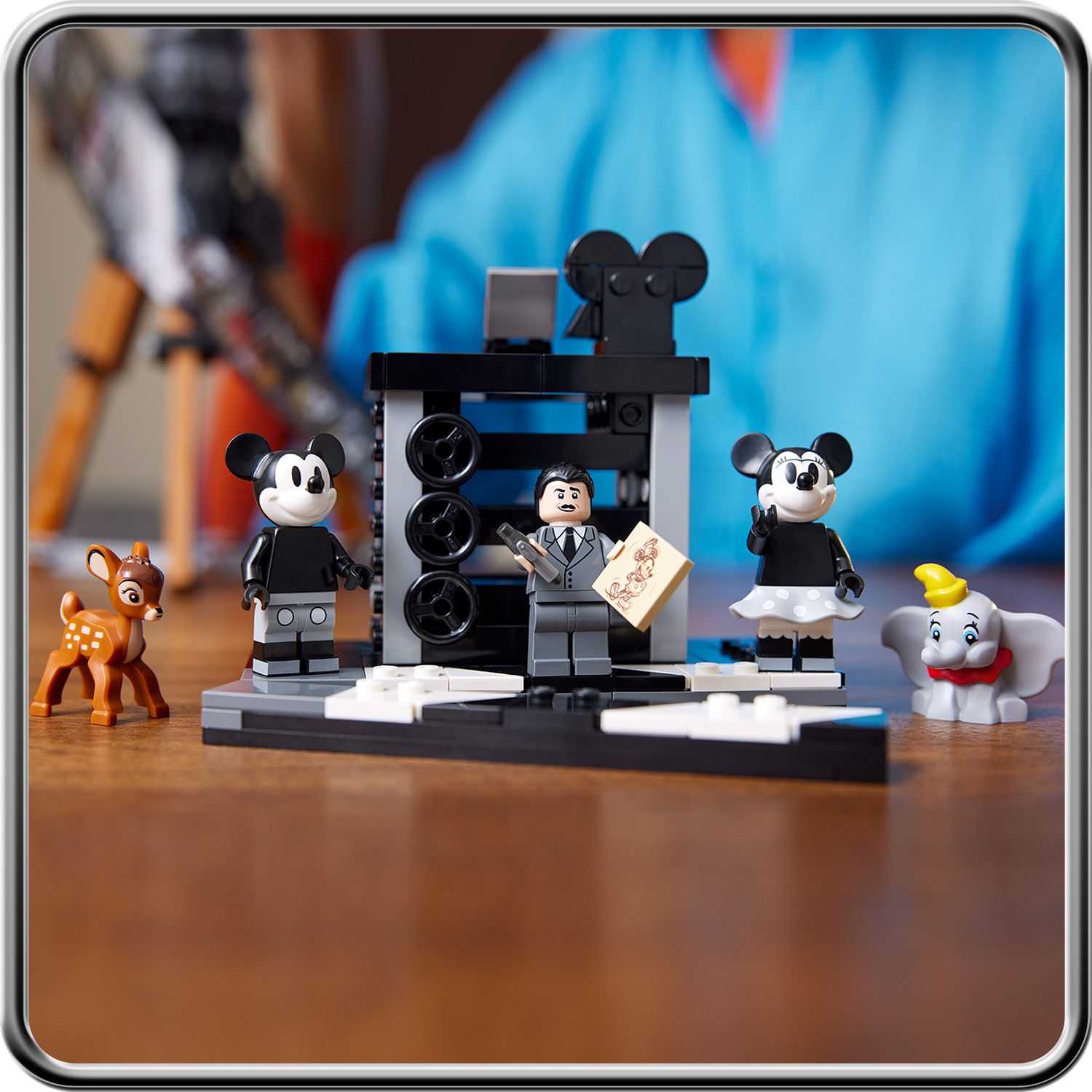 Конструктор LEGO Disney Камера вшанування Волта Діснея 811 деталей (43230) - фото 8
