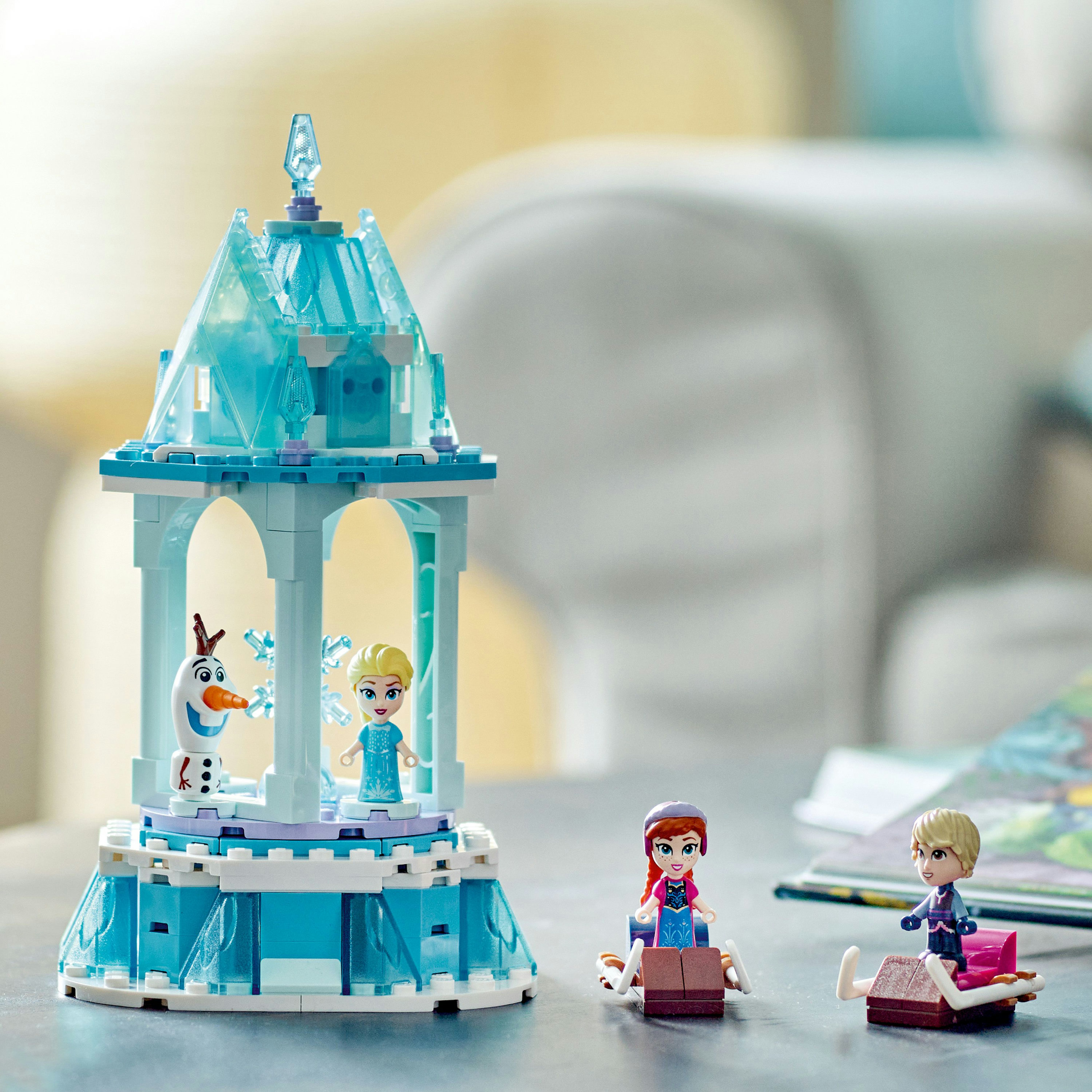 Конструктор LEGO Disney Волшебная карусель Анны и Эльзы 175 деталей (43218) - фото 4