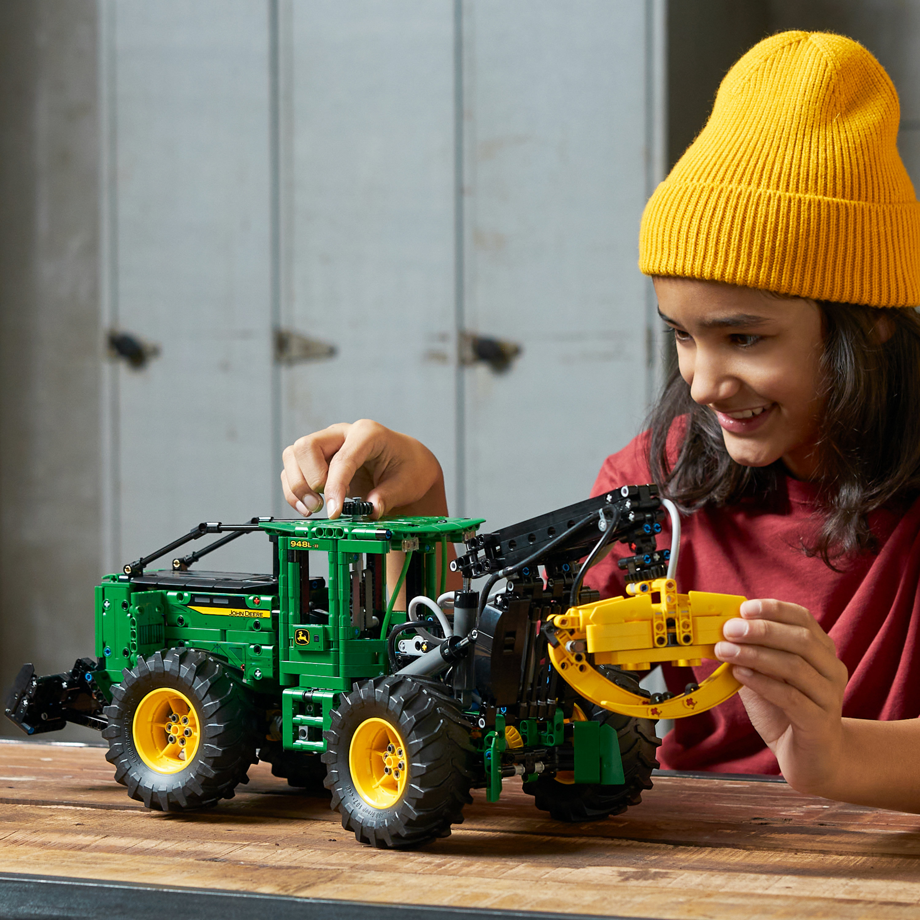 Конструктор LEGO Technic Трелювальний трактор "John Deere" 948L-II, 1492 деталі (42157) - фото 3
