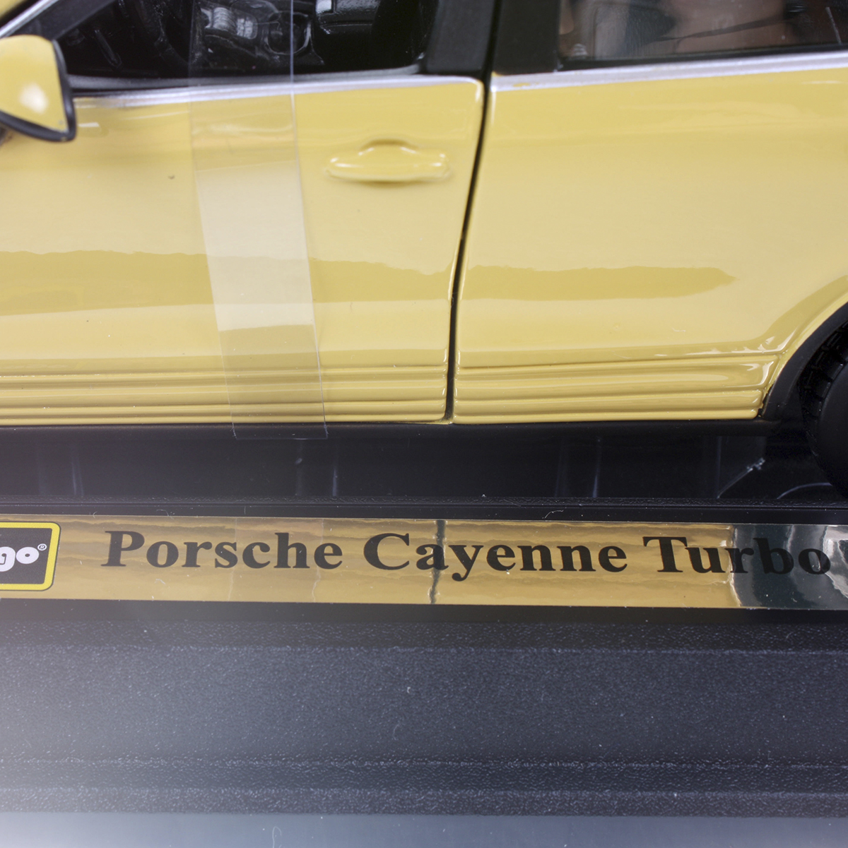 Автомодель Bburago Porsche Cayenne Turbo 1:24 желтая (18-21056) - фото 7