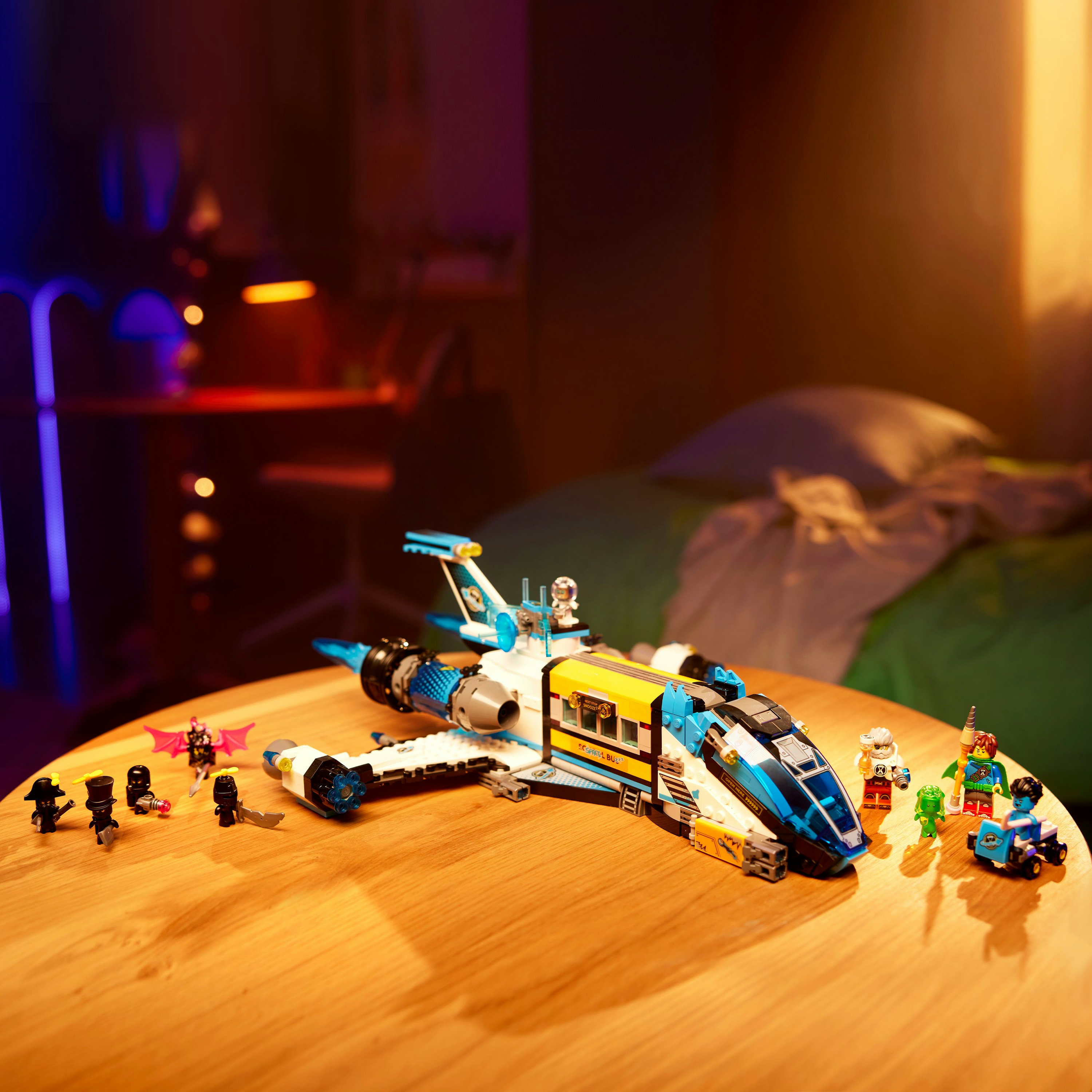 Конструктор LEGO DREAMZzz Космический автобус господина Оза 878 деталей (71460) - фото 3