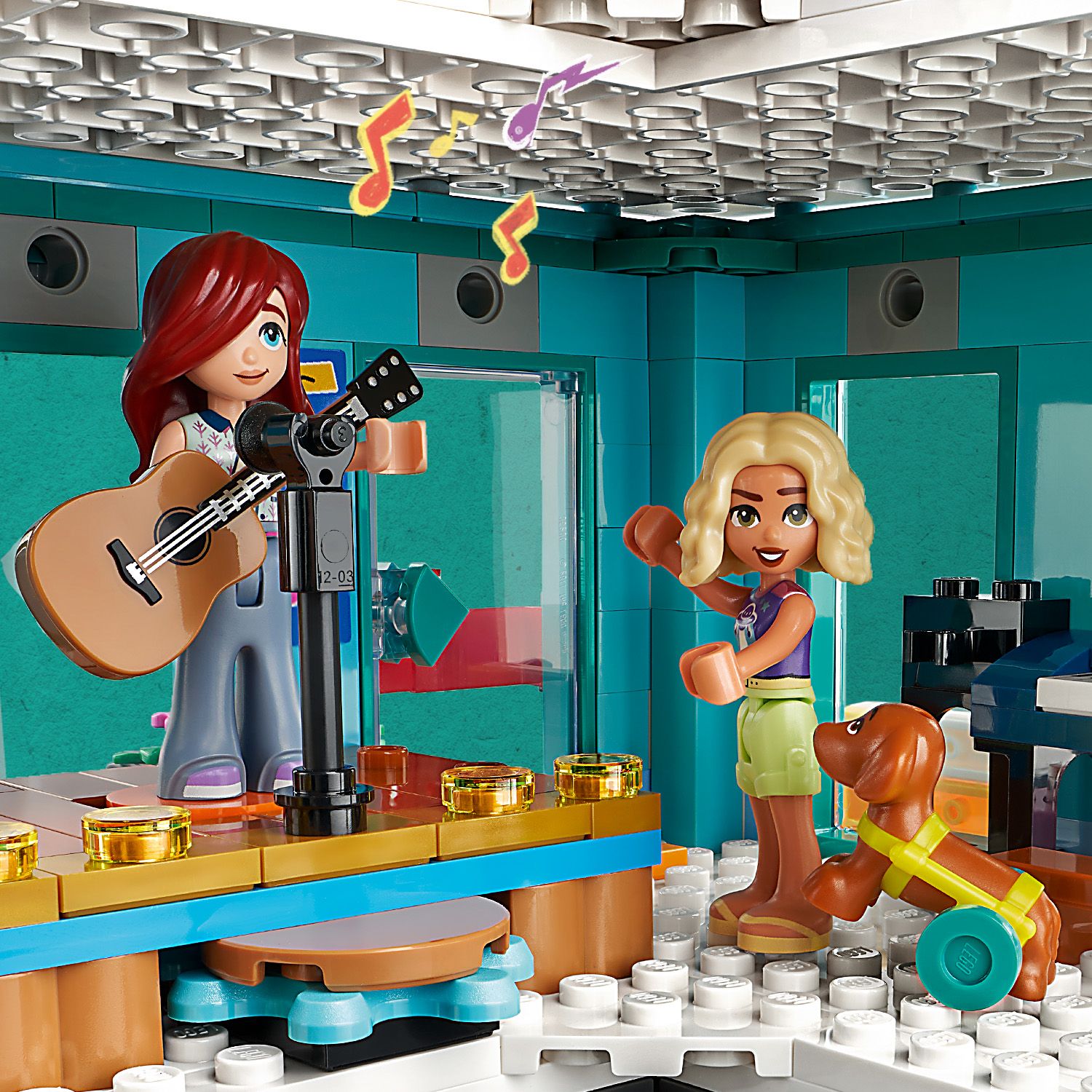 Конструктор LEGO Friends Хартлейк-Сити. Общественный центр, 1513 деталей (41748) - фото 8