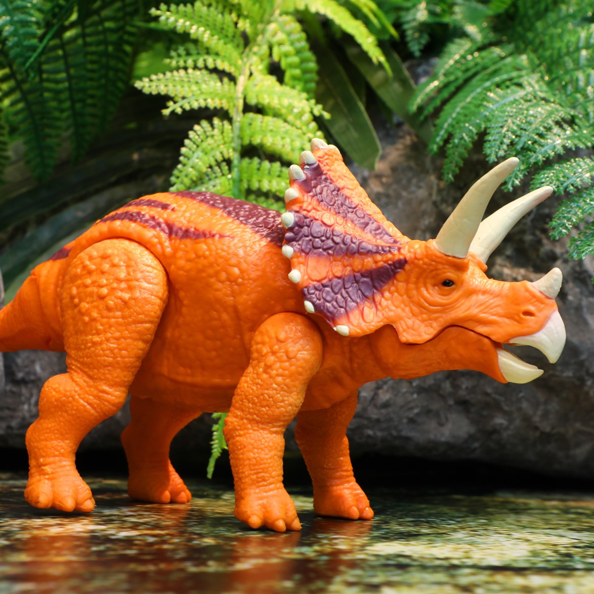 Інтерактивна іграшка Dinos Unleashed Realistic S2 Трицератопс, 14 см (31123V2) - фото 2