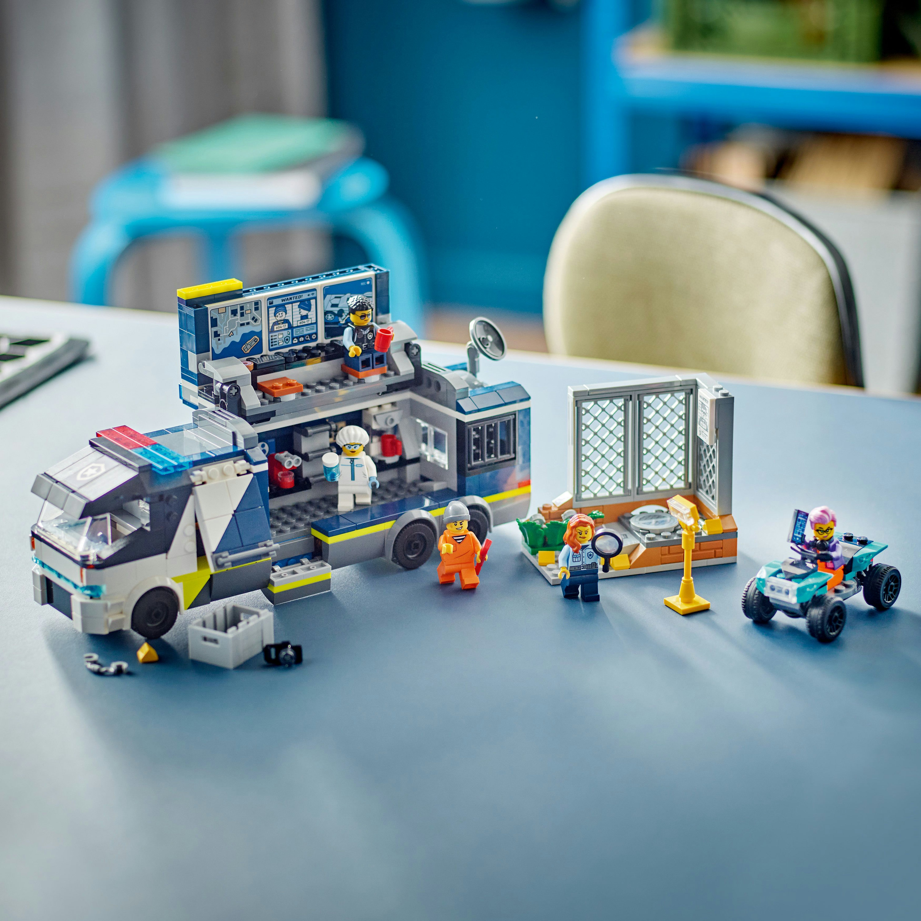 Конструктор LEGO City Передвижная полицейская криминалистическая лаборатория 674 детали (60418) - фото 5