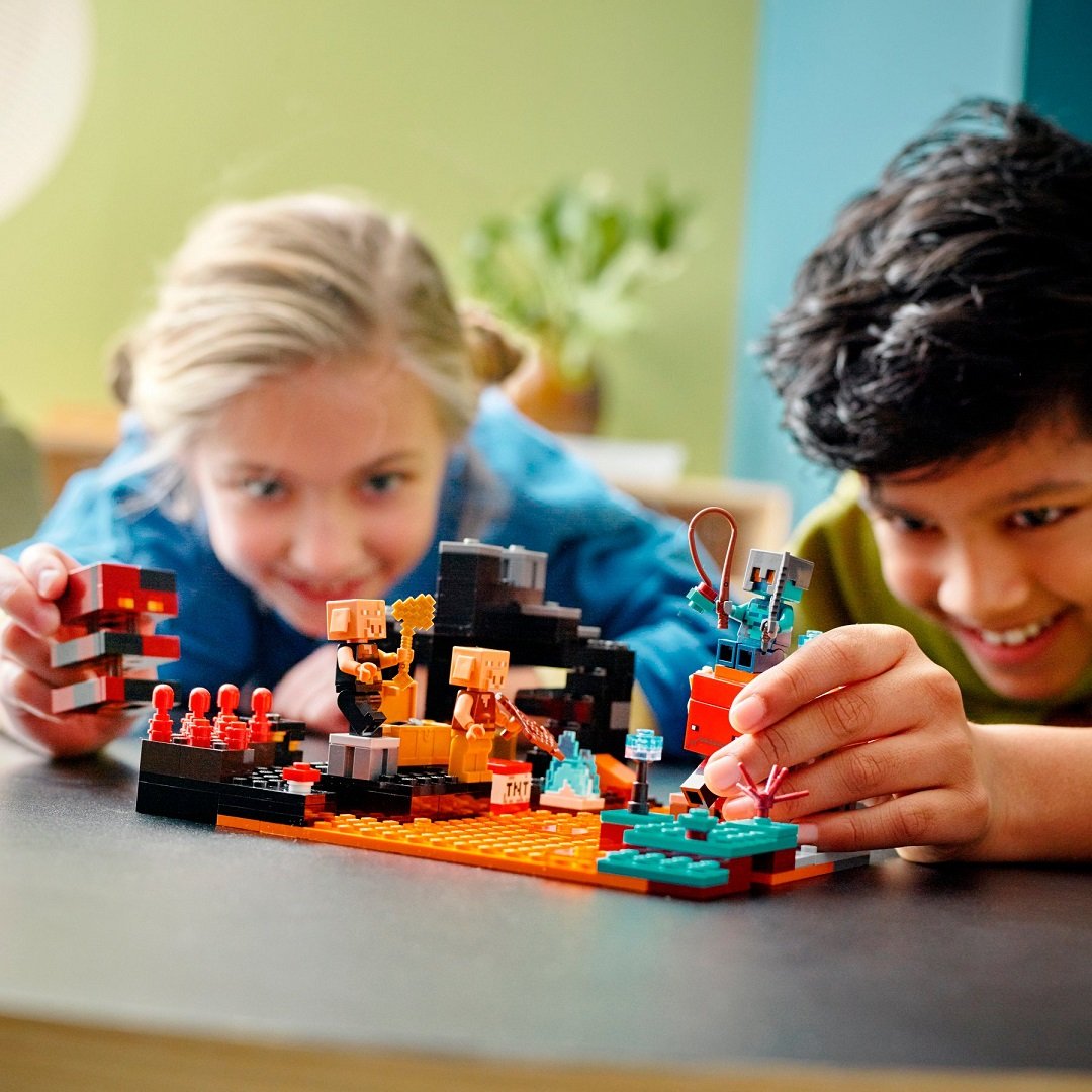 Конструктор LEGO Minecraft Бастіон підземного світу, 300 деталей (21185) - фото 8