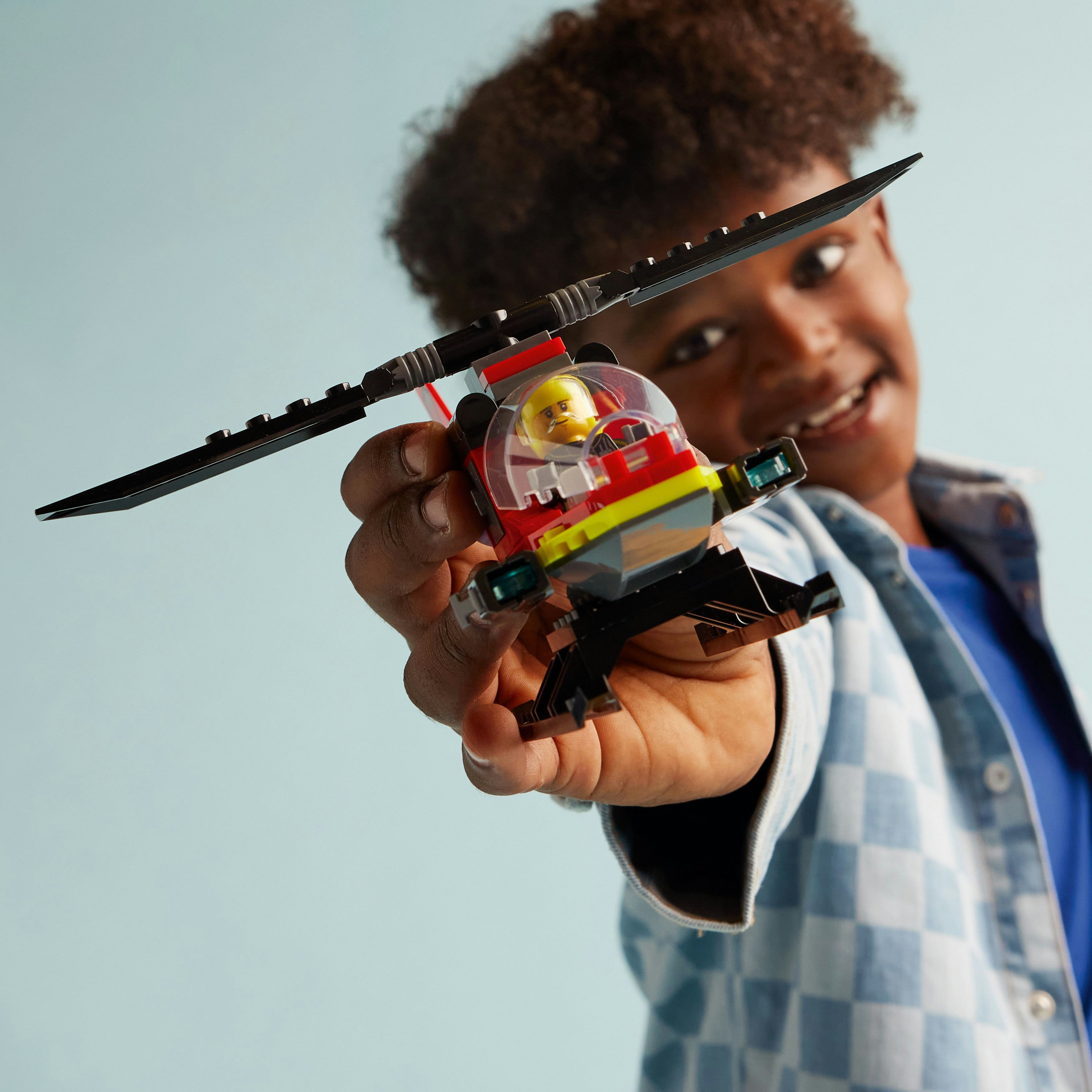 Конструктор LEGO City Пожежний рятувальний гелікоптер 85 деталей (60411) - фото 4