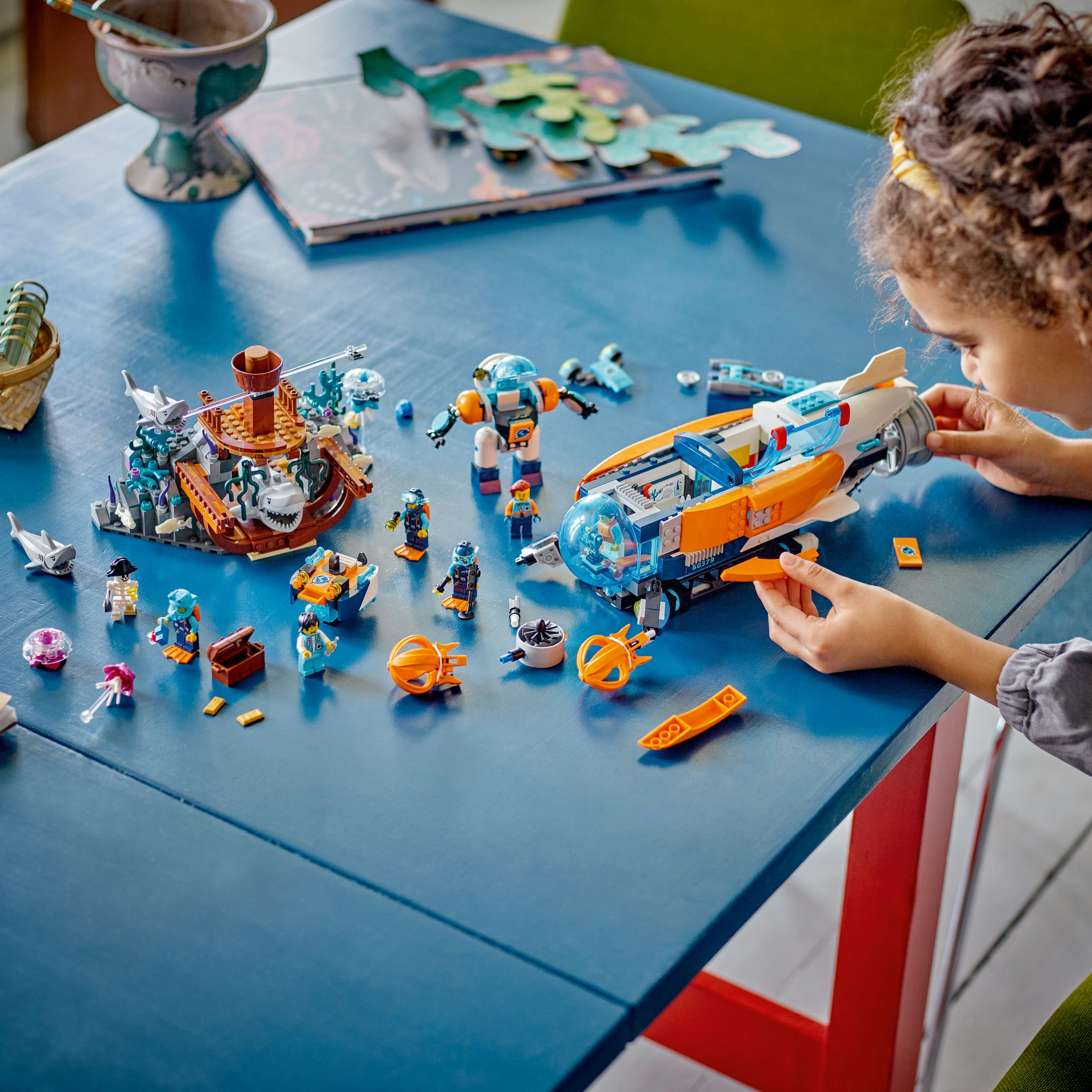 Конструктор LEGO City Глибоководний дослідницький підводний човен, 842 деталі (60379) - фото 4