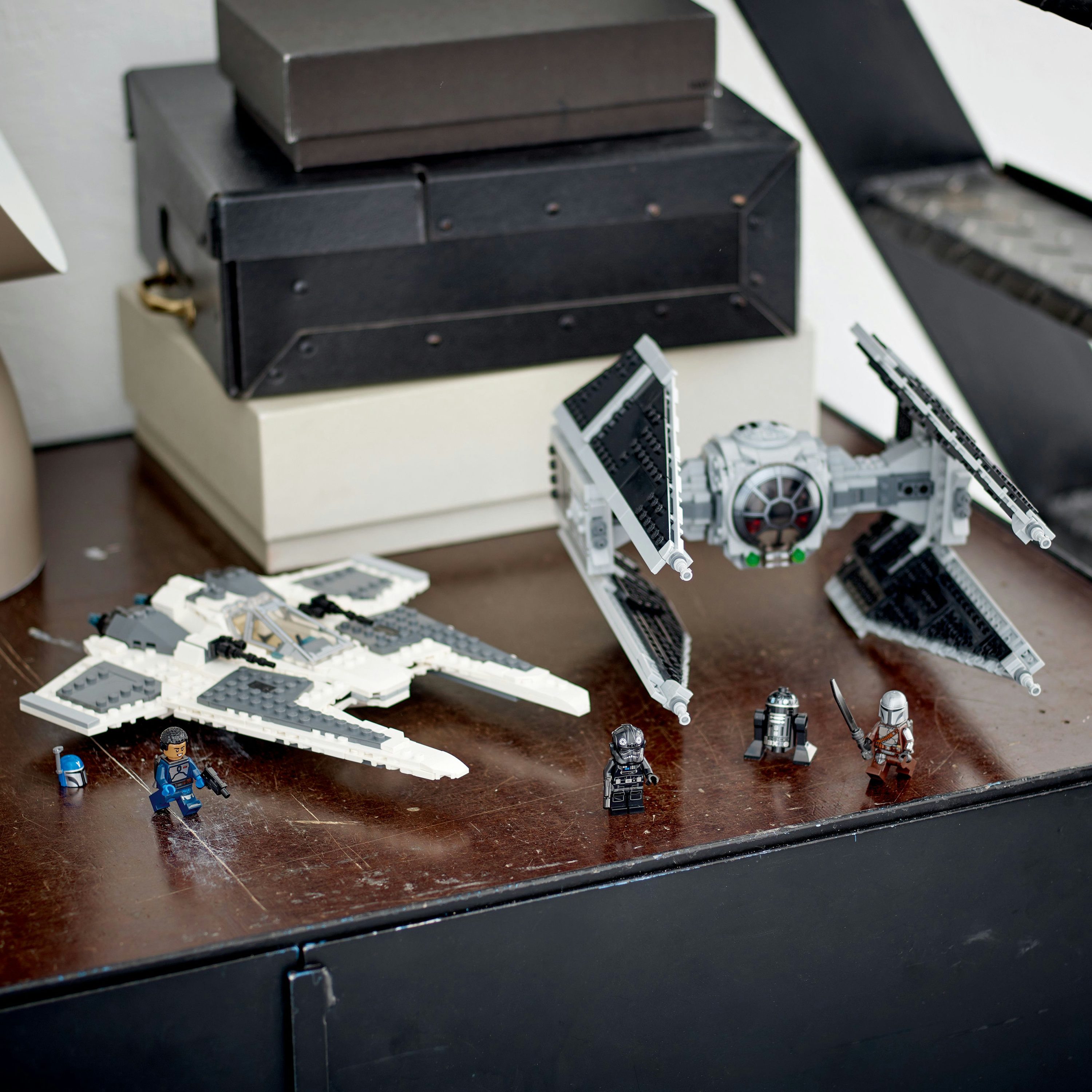 Конструктор LEGO Star Wars Мандалорский истребитель против перехватчика TIE, 957 деталей (75348) - фото 5
