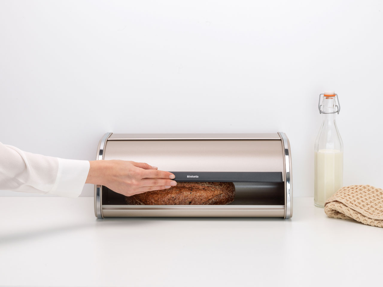 Хлебница Brabantia Roll Top Bread Bin, 44,5x26,2х17,3 см, бежевый (304804) - фото 4