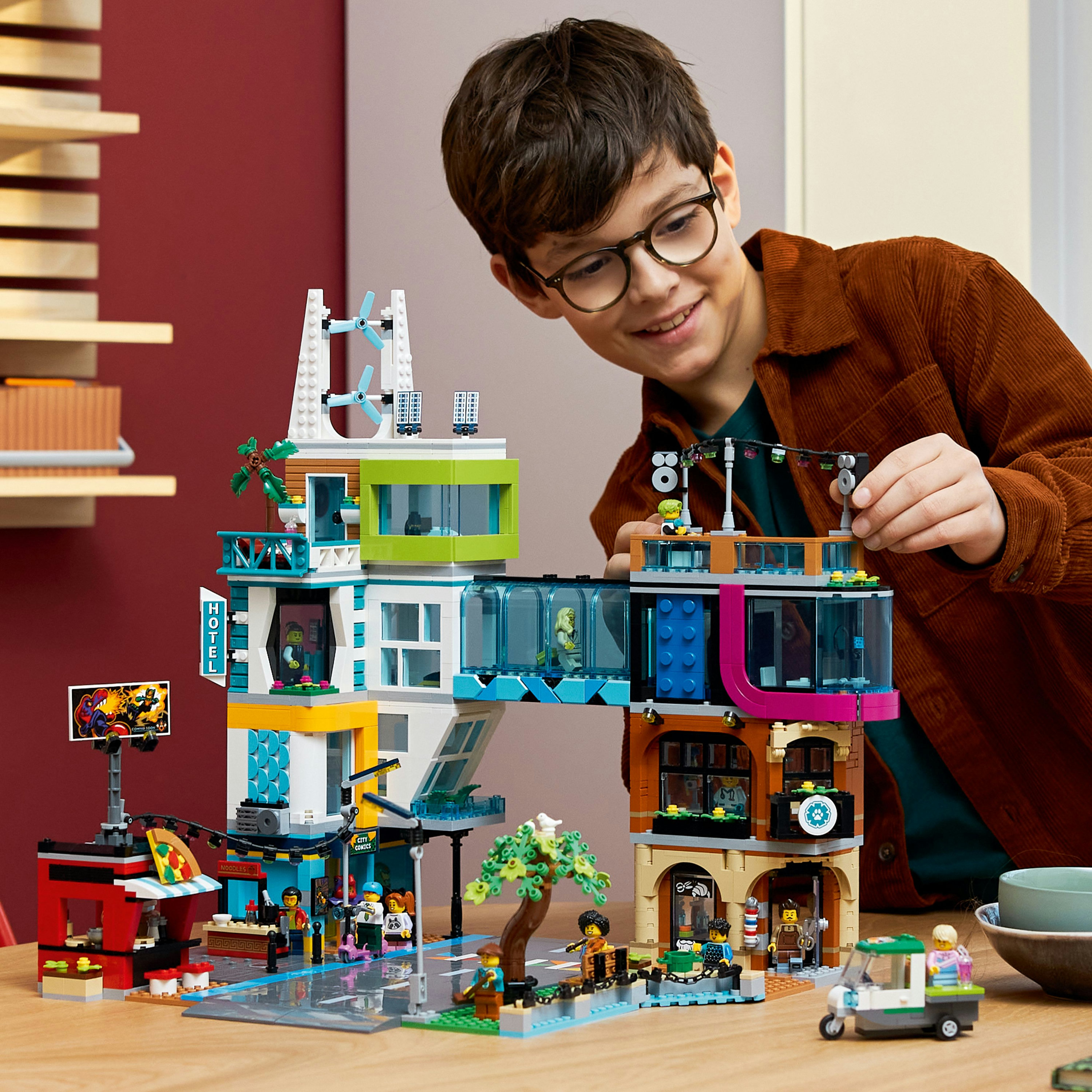 Конструктор LEGO City Центр міста, 2010 деталей (60380) - фото 3