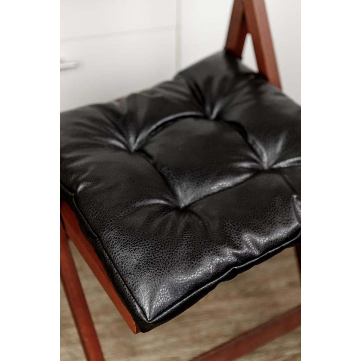 Подушка на стілець Прованс з екошкіри 40х40 см чорна (34075) - фото 4
